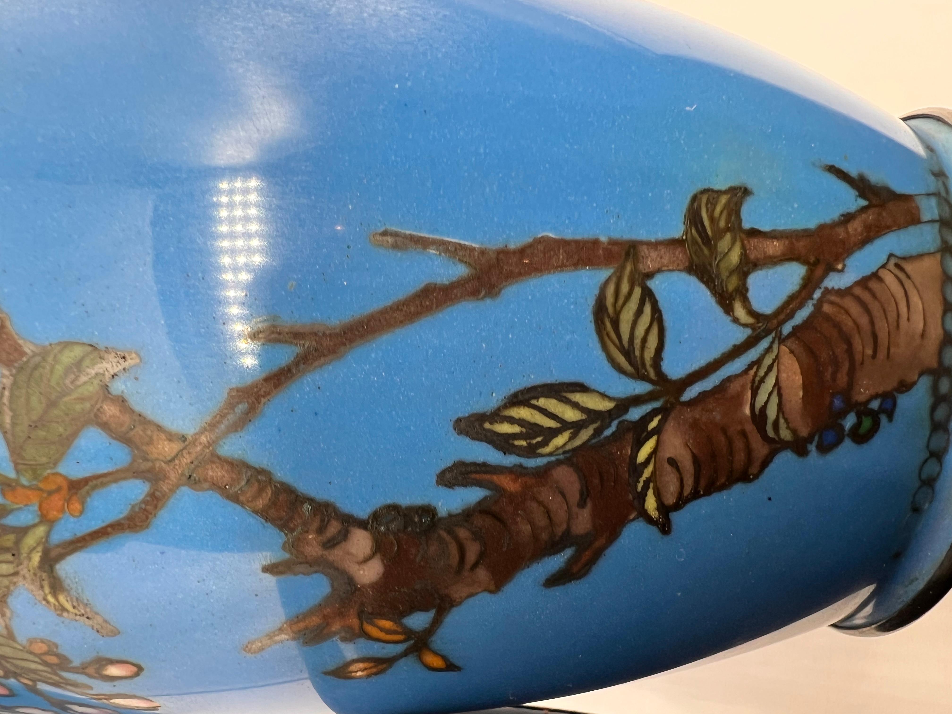 Magnífico par de jarrones japoneses de esmalte cloisonné. Era Meiji siglo XIX