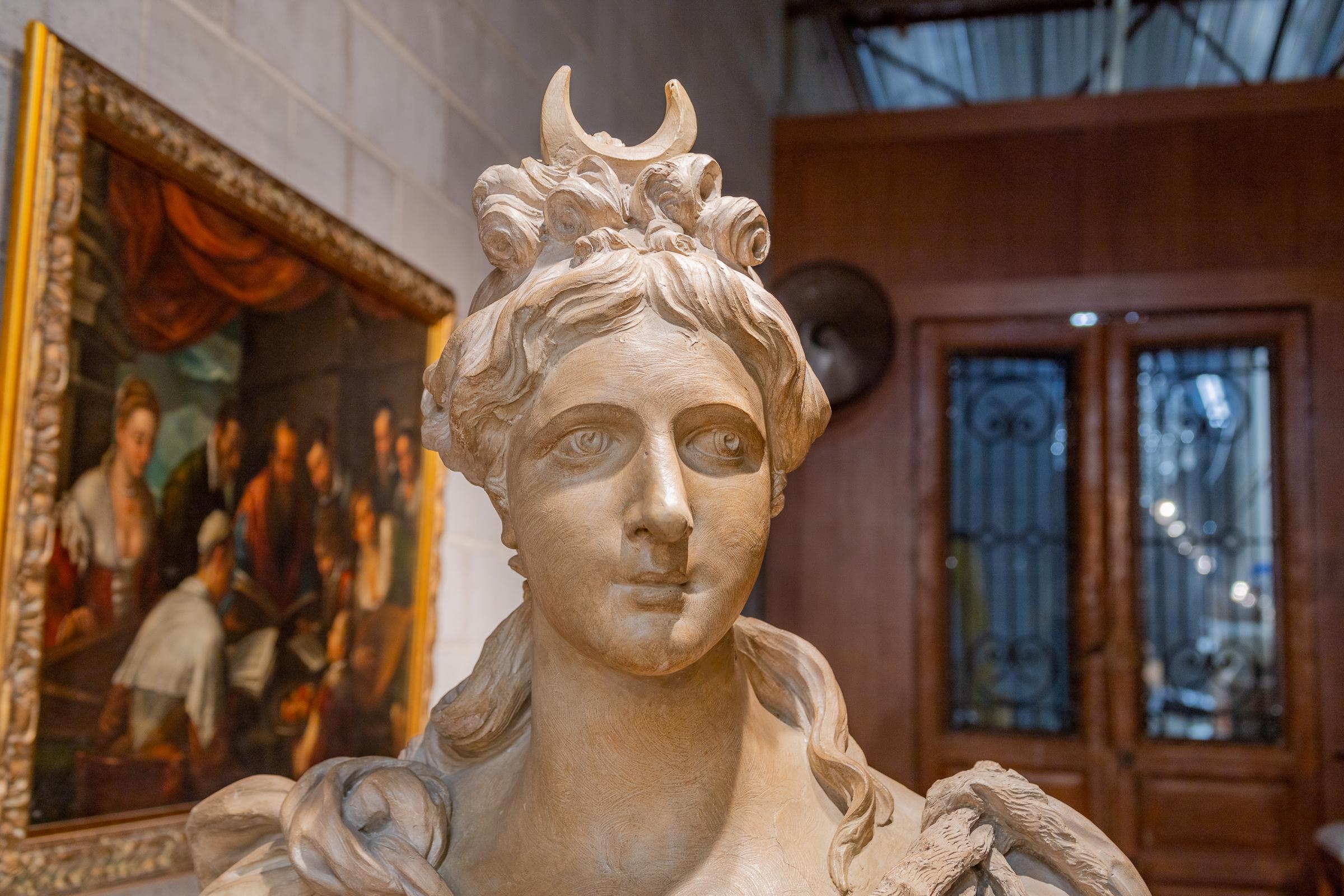 Magnífica pareja de grandes bustos de terracota de Apolo y Diana de finales del siglo XVIII Terracota en venta