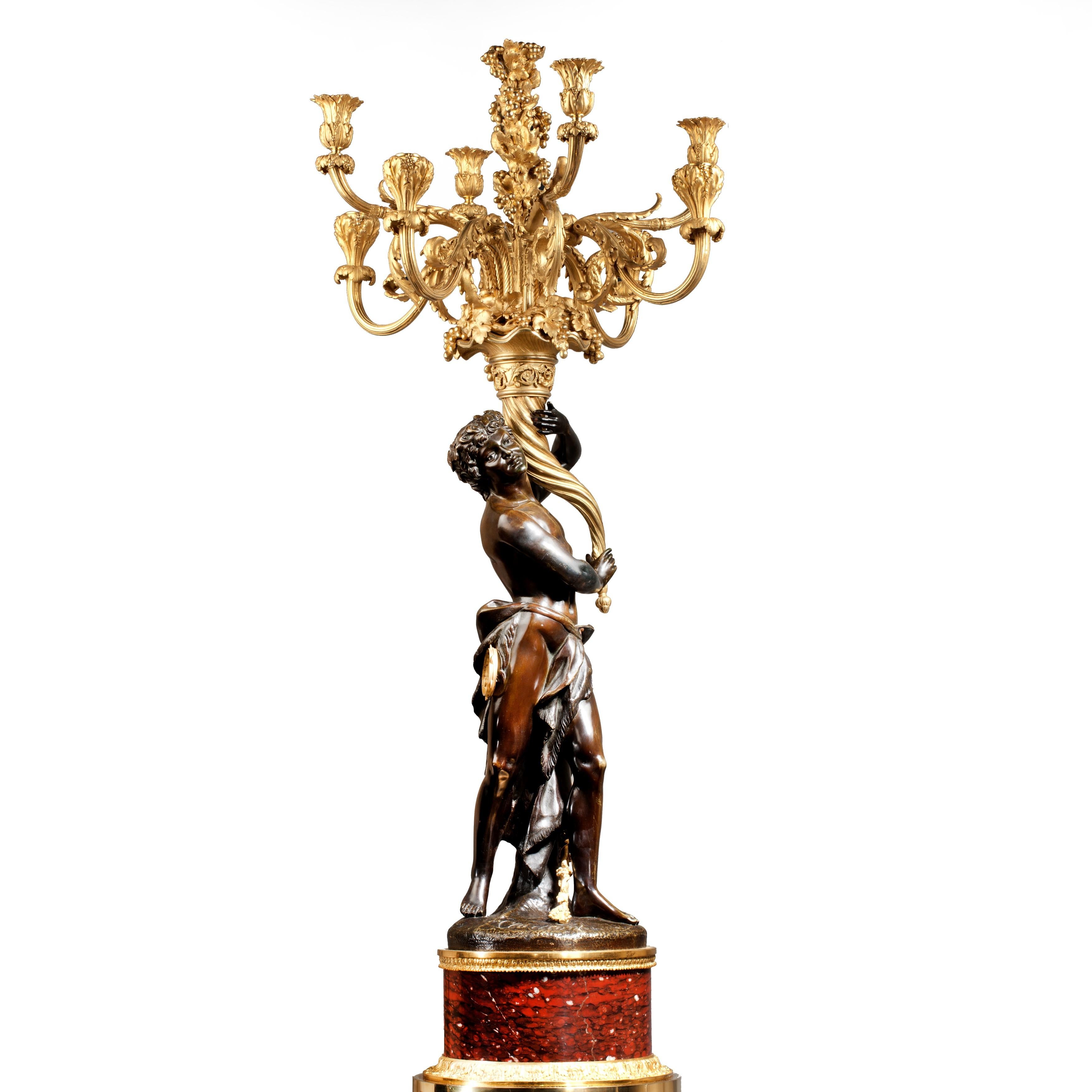 Milieu du XIXe siècle Magnifique paire de candélabres Louis XVI d'après Clodion en vente