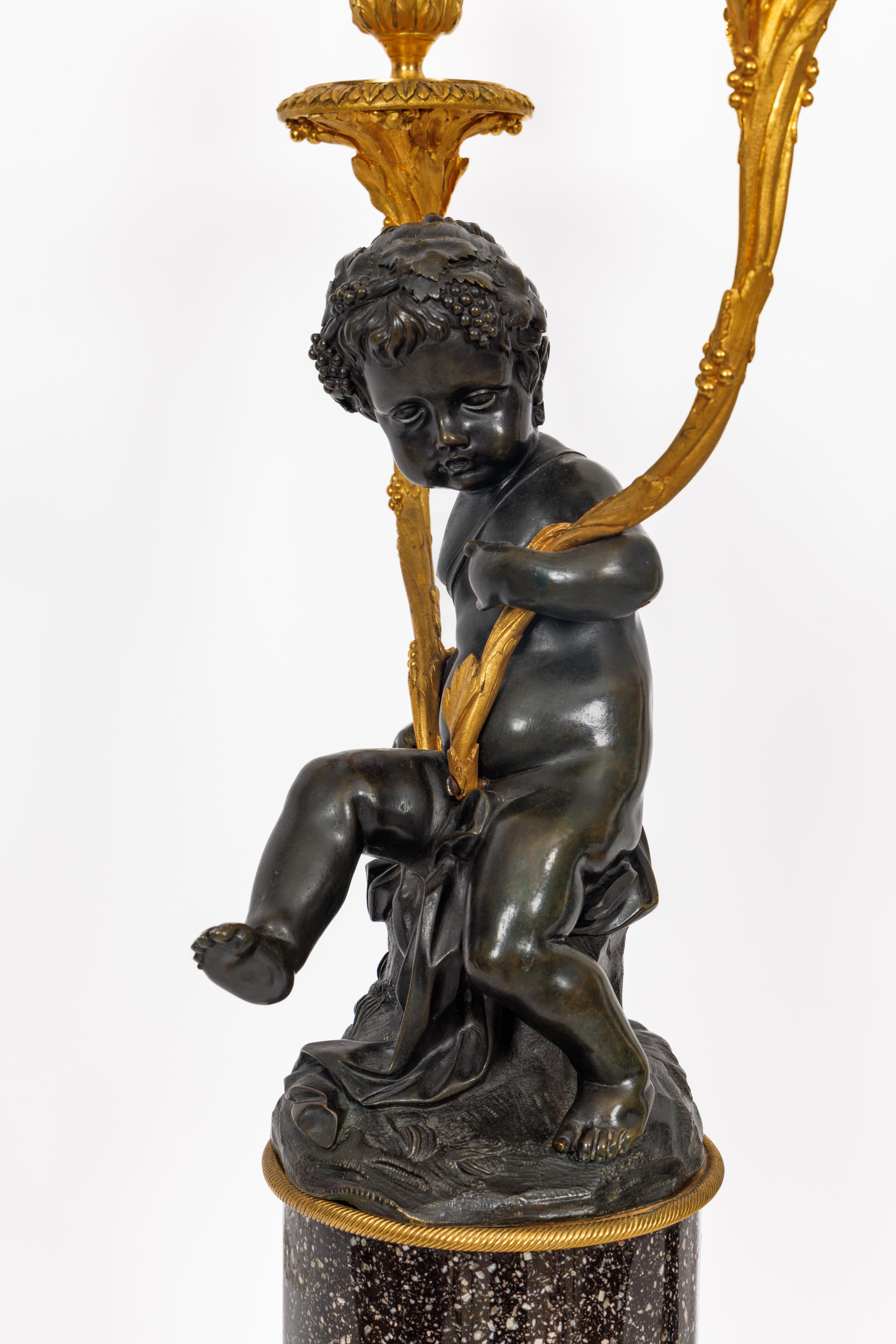 Magnifique paire de candélabres en bronze doré de style Louis XVI sur bases en porphyre en vente 5