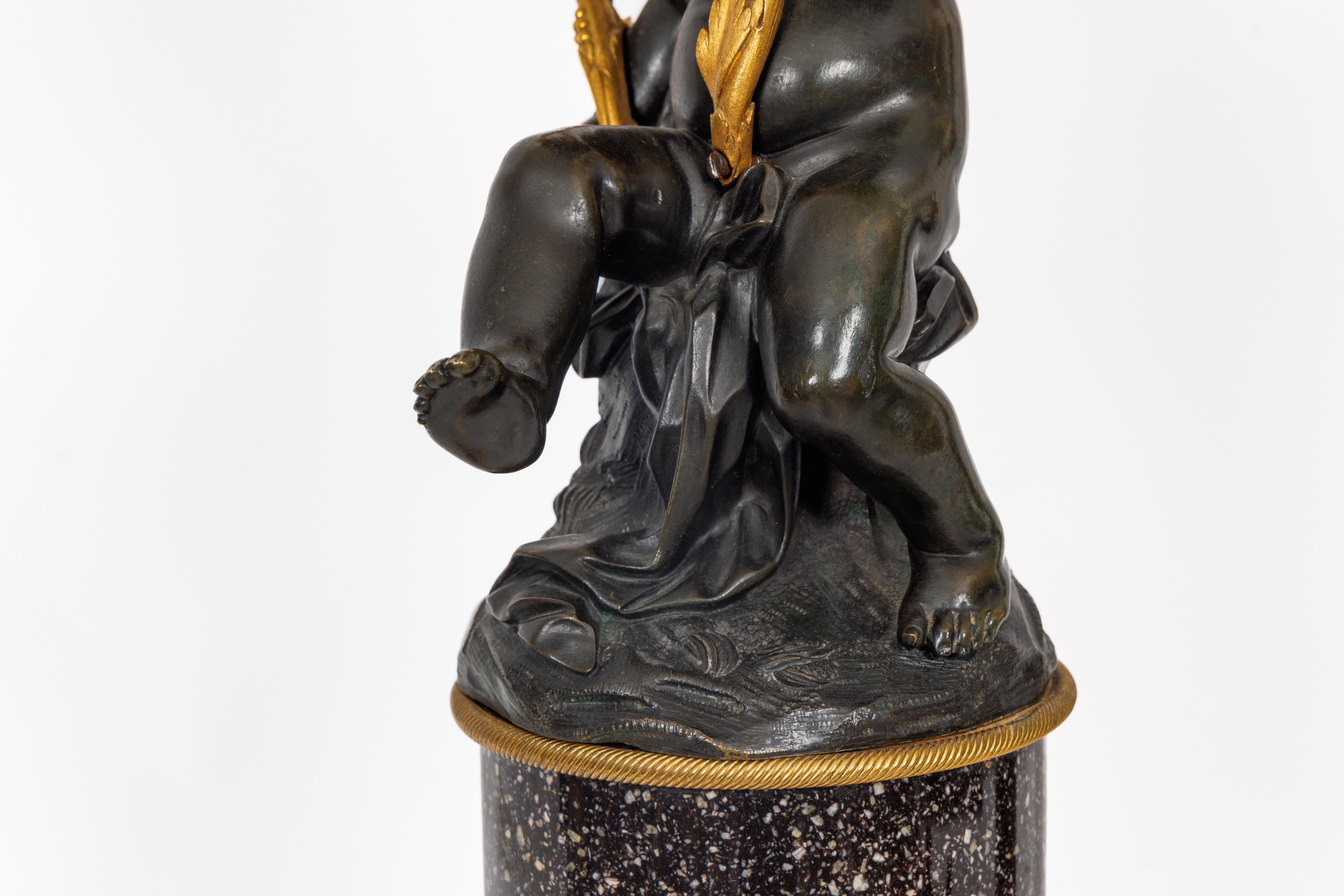 Magnifique paire de candélabres en bronze doré de style Louis XVI sur bases en porphyre en vente 6