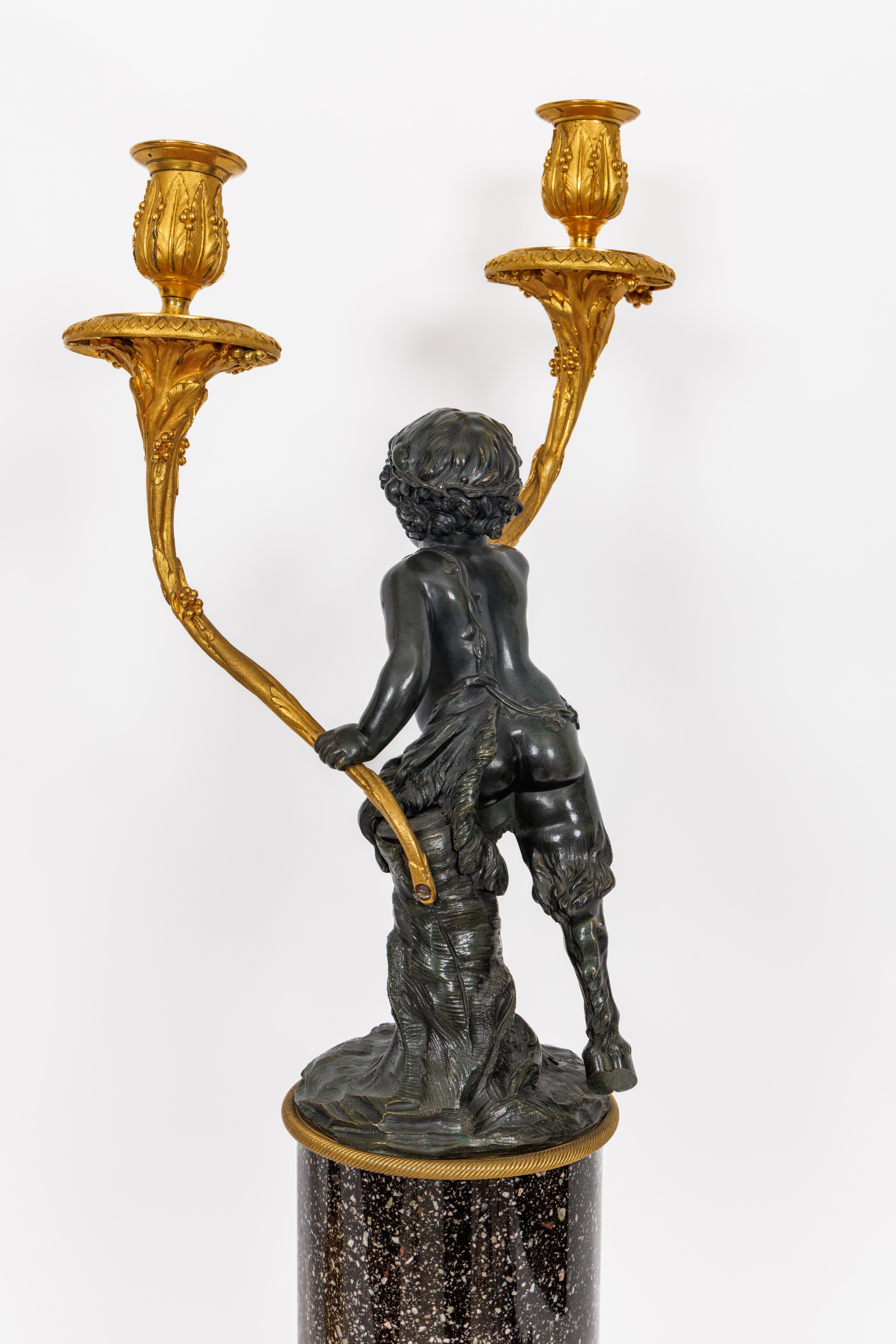 Magnifique paire de candélabres en bronze doré de style Louis XVI sur bases en porphyre en vente 2