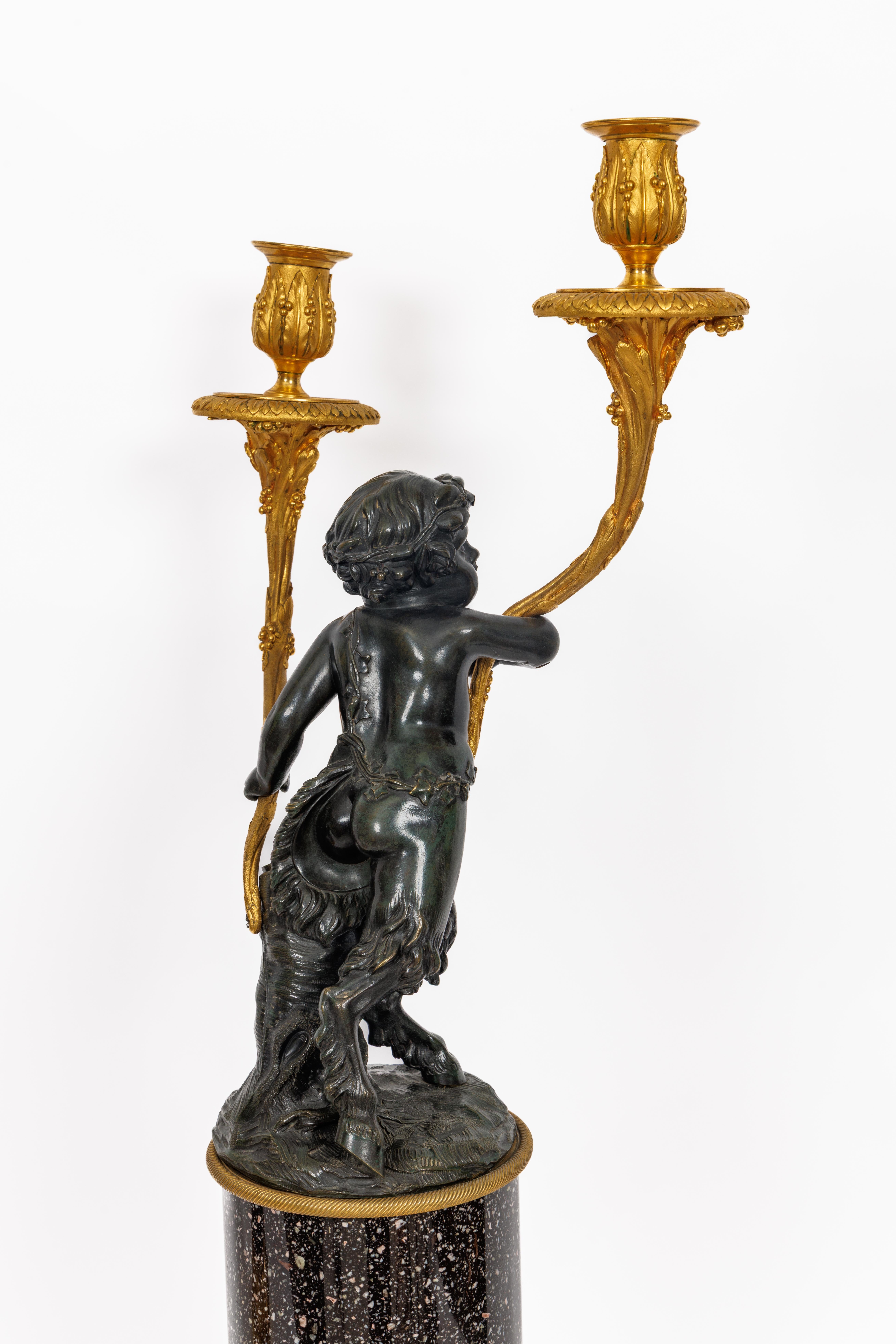Magnifique paire de candélabres en bronze doré de style Louis XVI sur bases en porphyre en vente 3