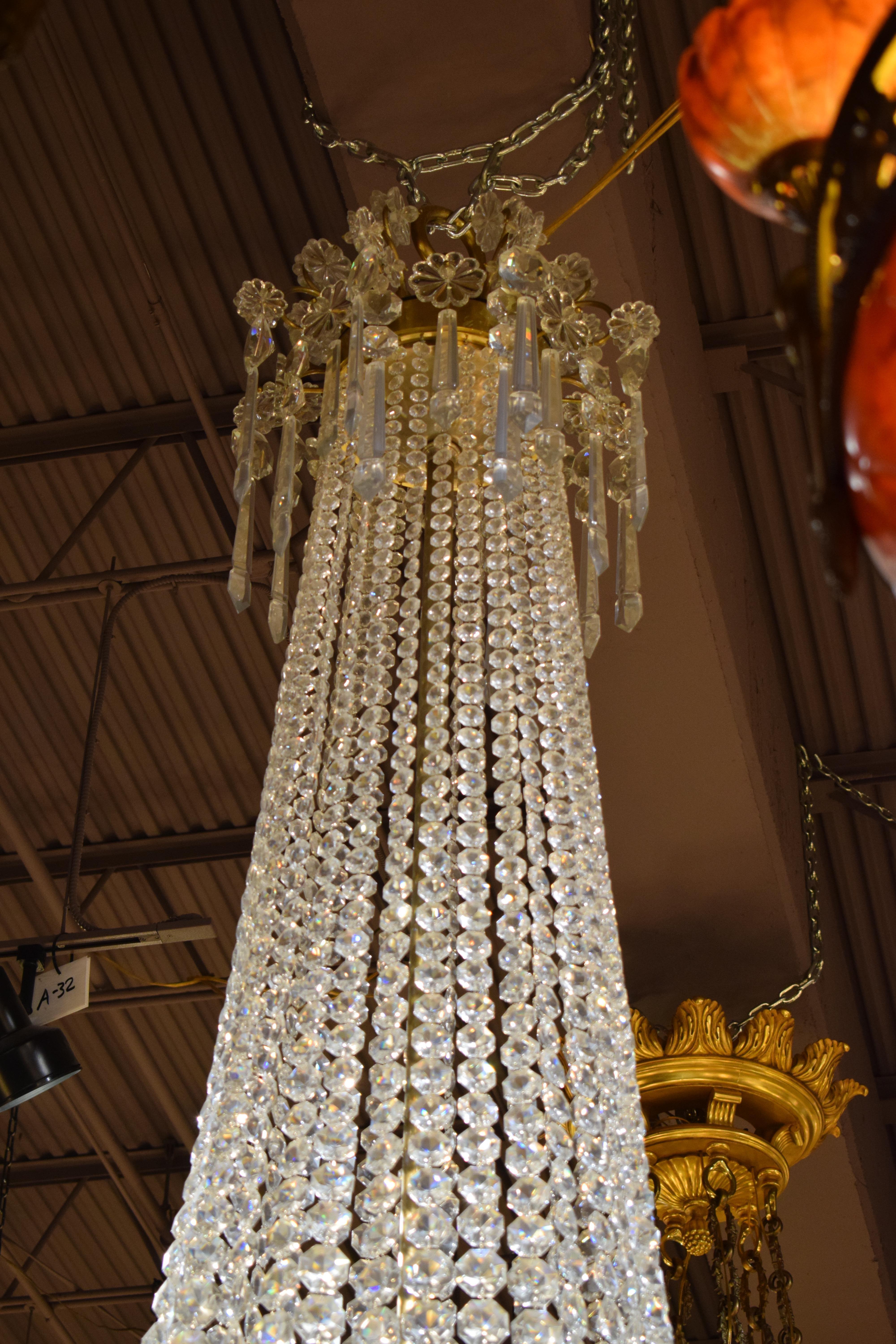 Magnifico lampadario svedese in bronzo dorato e cristallo in vendita 7