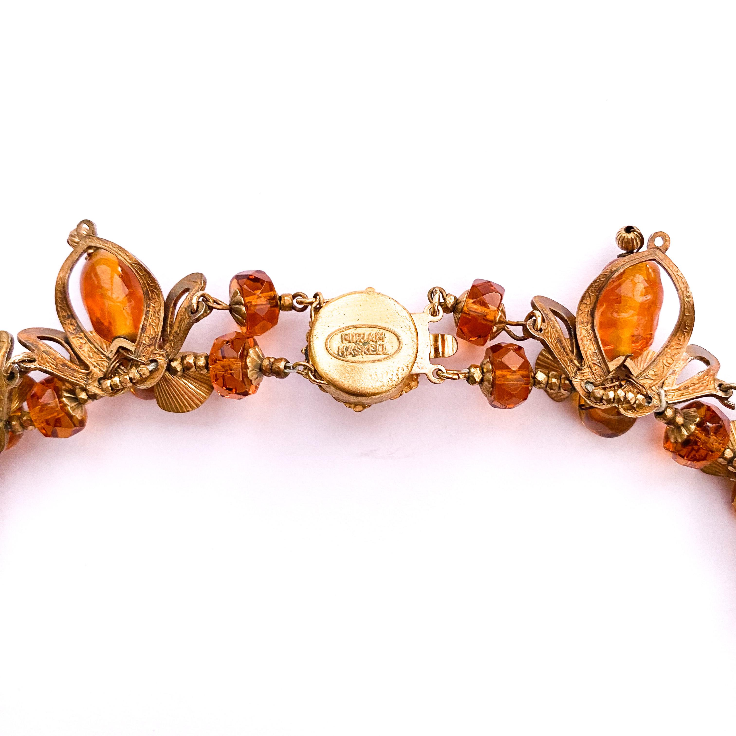 Magnifique collier de perles en verre topaze, avec motif 'abeille', Miriam Haskell, vers 1965 en vente 7