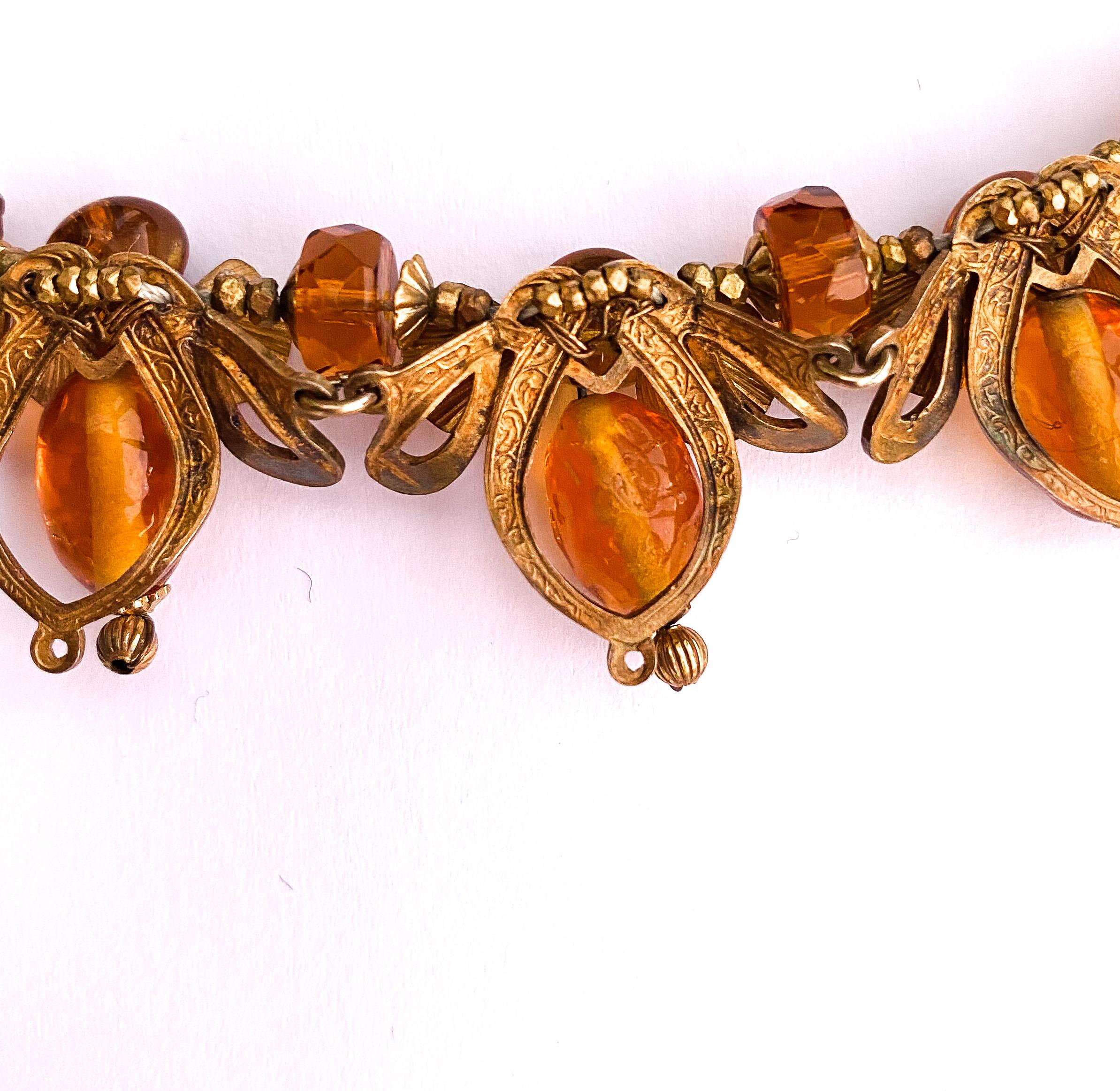Magnifique collier de perles en verre topaze, avec motif 'abeille', Miriam Haskell, vers 1965 en vente 12