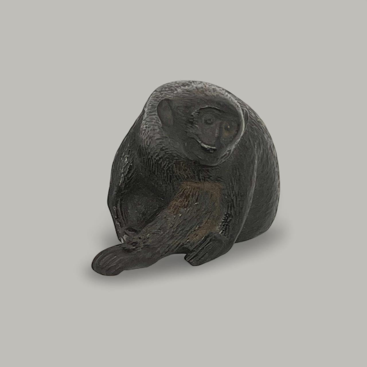 
A MAGNIFICENT WOODEN NETSUKE OF A MONKEY.


Edo period.

A netsuke of a monkey seating in a leisurely manner, extremely realistically carved with a great expression on his face,the body hair is finely incised in incredible details.

It has superb