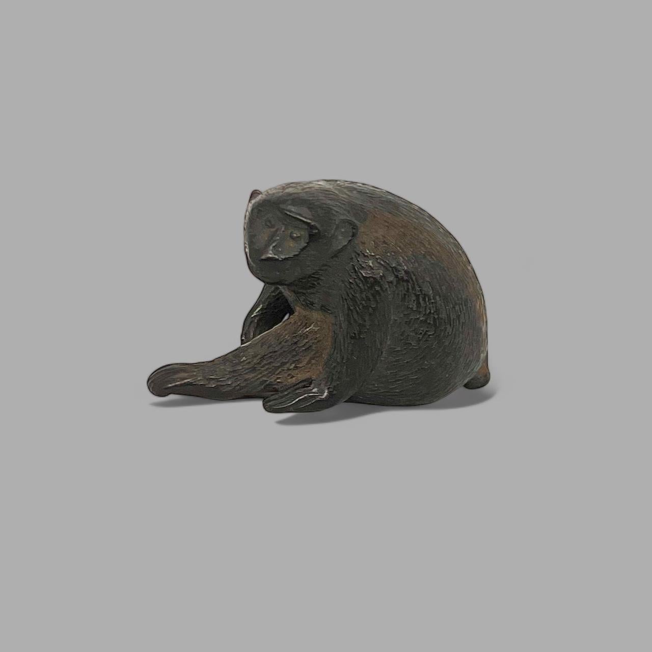 Hand-Carved A MAGNIFICENT WOODEN NETSUKE OF A MONKEY. Edo period. For Sale