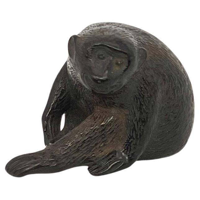 A MAGNIFICENT WOODEN NETSUKE OF A MONKEY. Edo period. For Sale