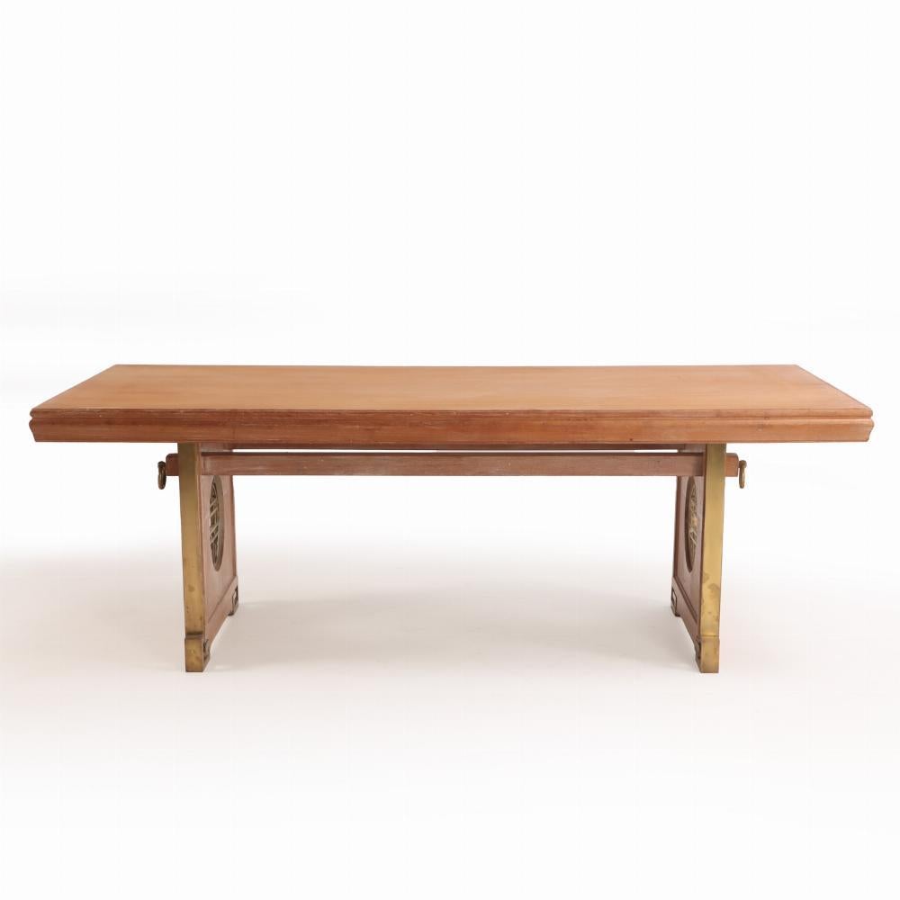 Hollywood Regency Table de salle à manger en acajou et bronze à la manière de James Mont, C.C. 1950. en vente