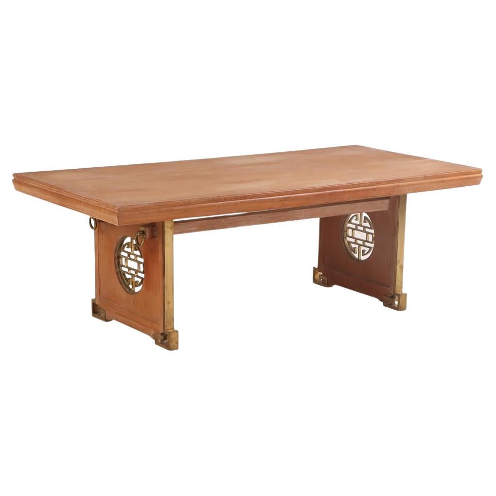 Table de salle à manger en acajou et bronze à la manière de James Mont, C.C. 1950. en vente