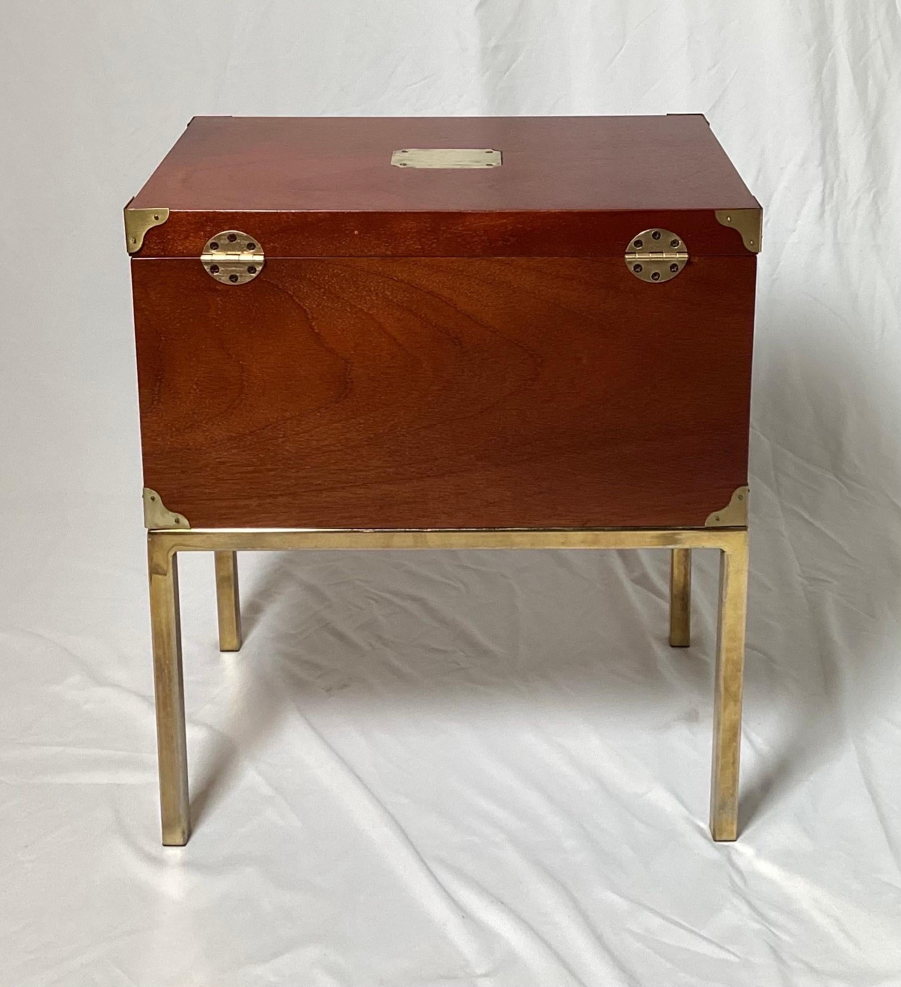 Mahogany Box on Stand Side Table In Excellent Condition In Lambertville, NJ