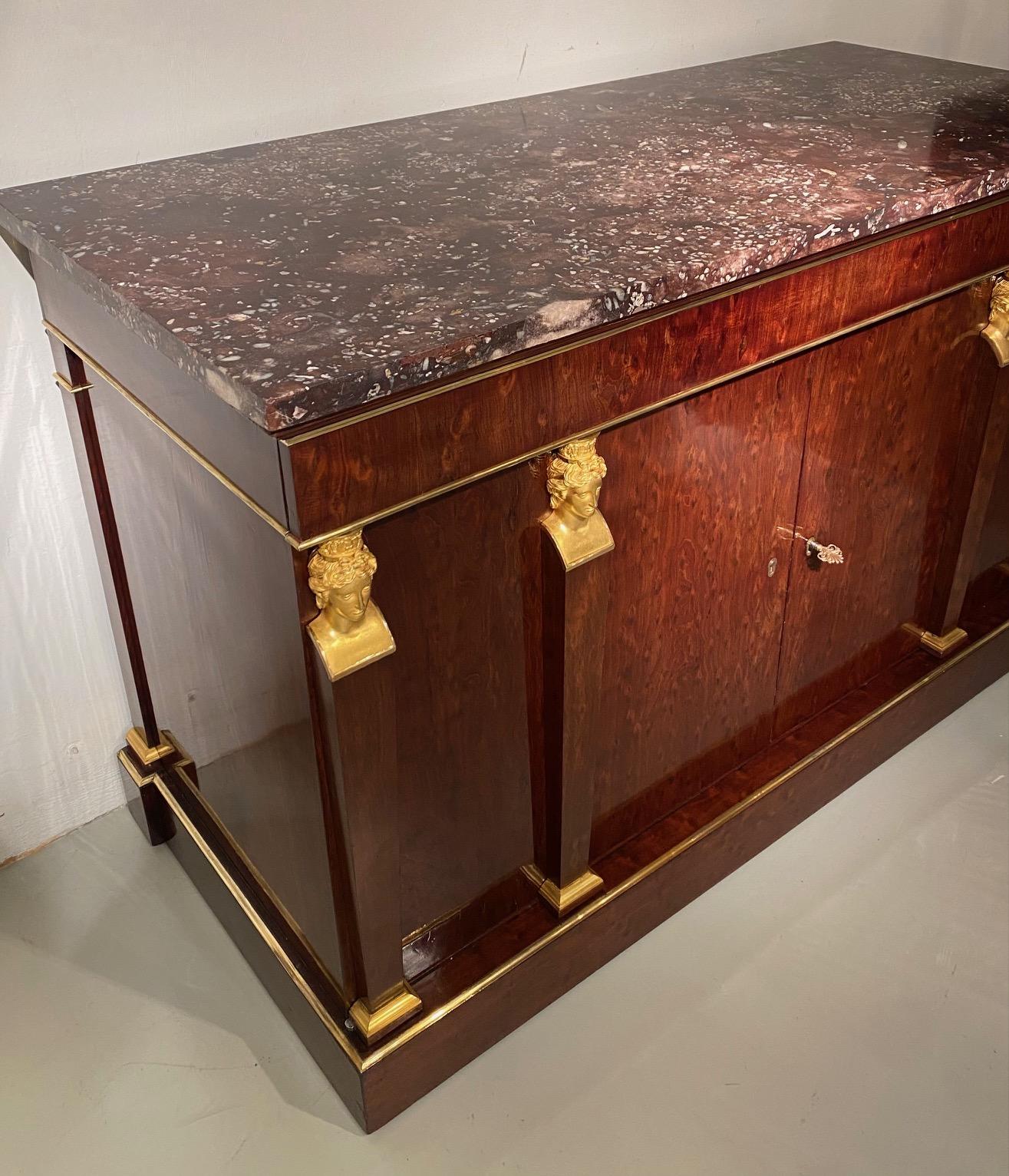 Early 19th Century A mahogany Empire commode à l'anglaise, Attributed to Jacob Frères For Sale