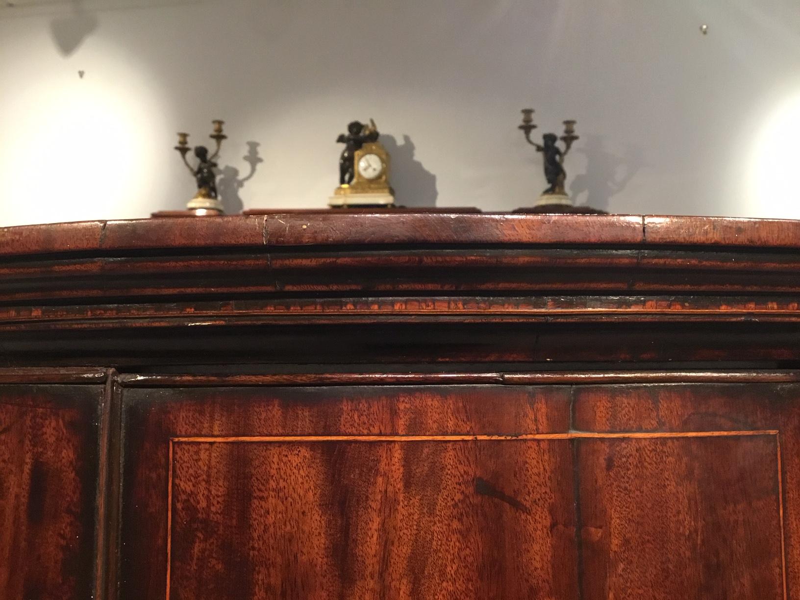 Mahogany George III Period Bow Front Corner Cupboard In Good Condition For Sale In Darwen, GB