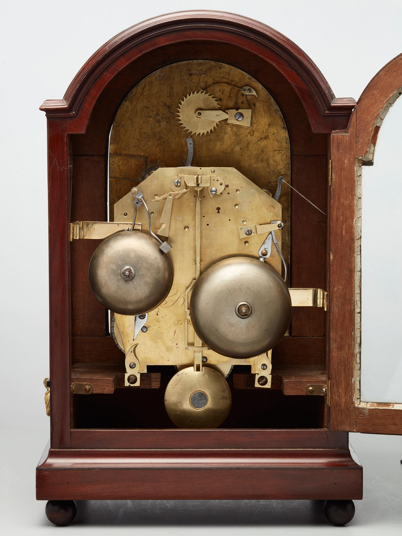 Un reloj de ménsula londinense de caoba de Brockbanks  Regencia en venta