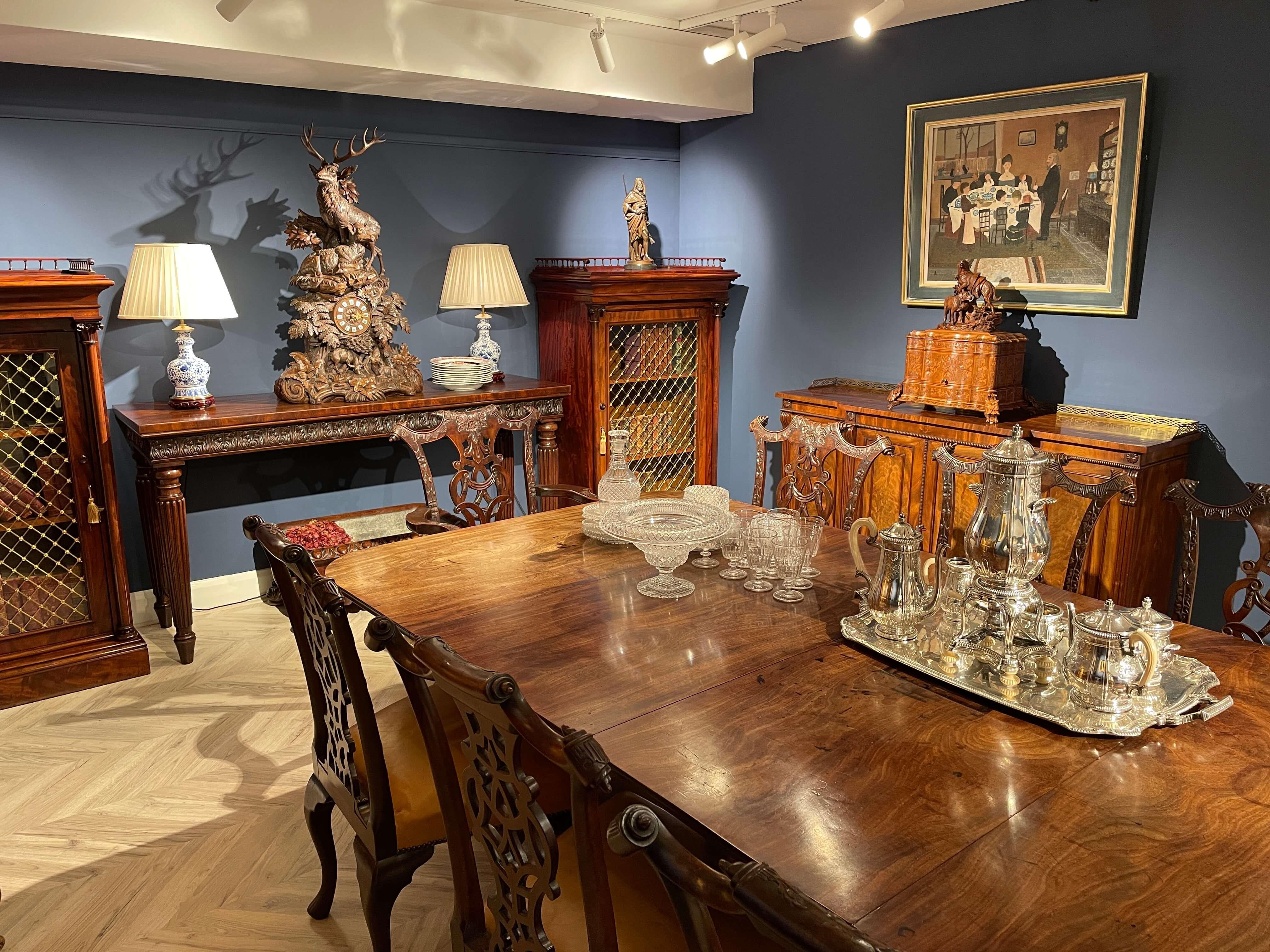 Early 19th Century Mahogany Serving Table of the Georgian Period For Sale