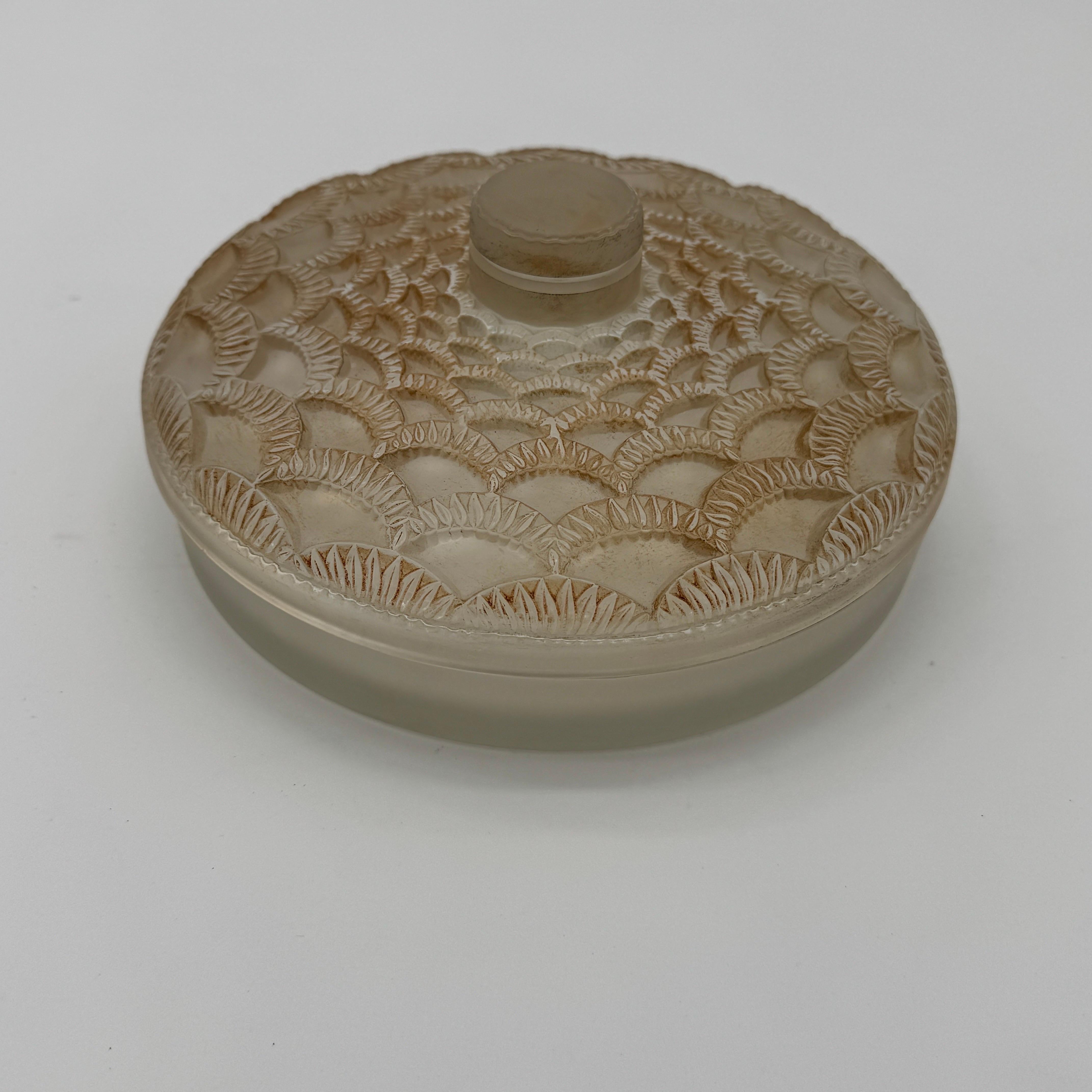 A  Maison Lalique Festons-Glasschachteln aus Glas. im Angebot 4