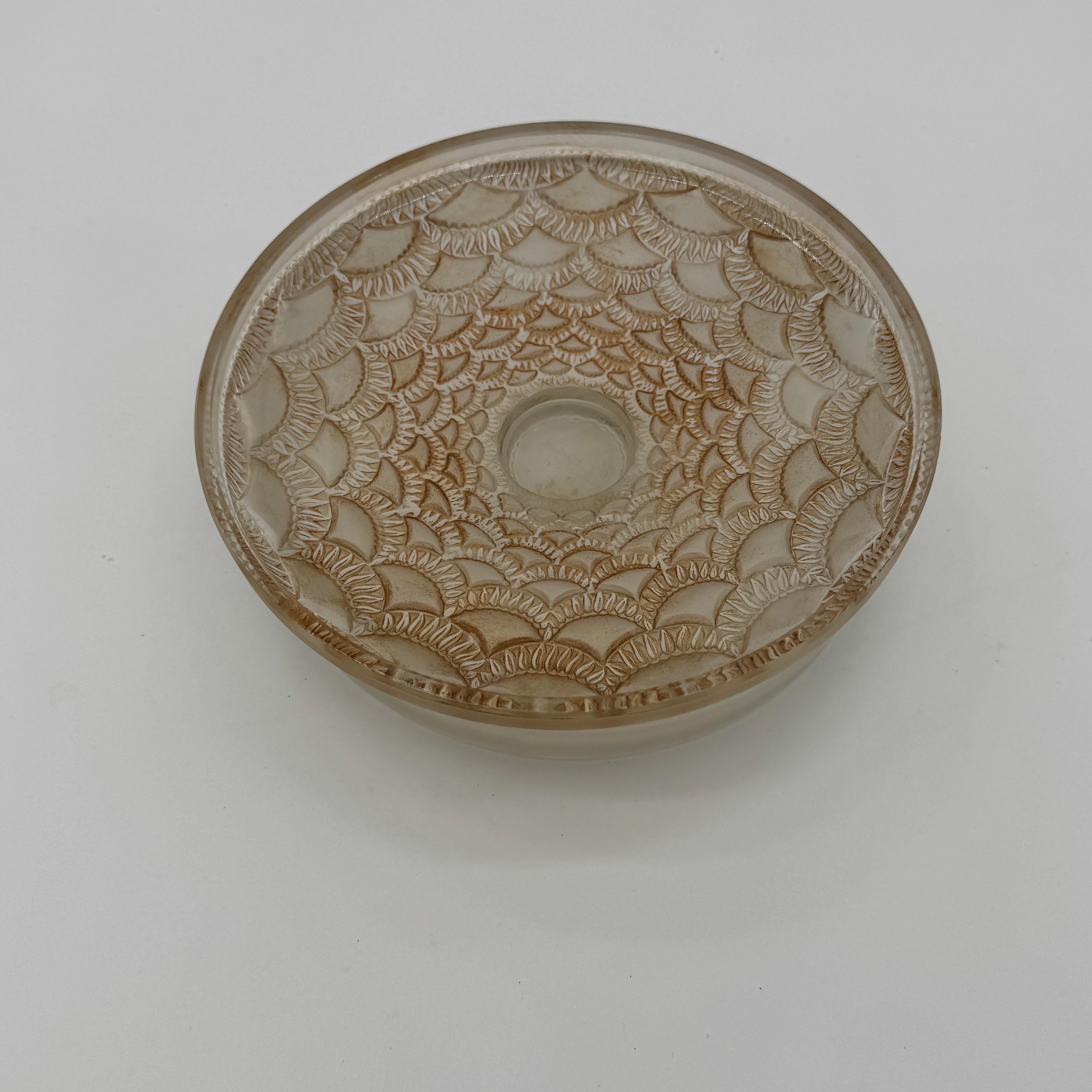 A  Maison Lalique Festons-Glasschachteln aus Glas. im Zustand „Hervorragend“ im Angebot in SAINT-OUEN-SUR-SEINE, FR