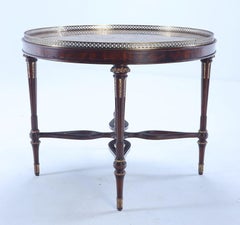 Table centrale en acajou crocheté de Maitland Smith avec un plateau en marbre tesselé
