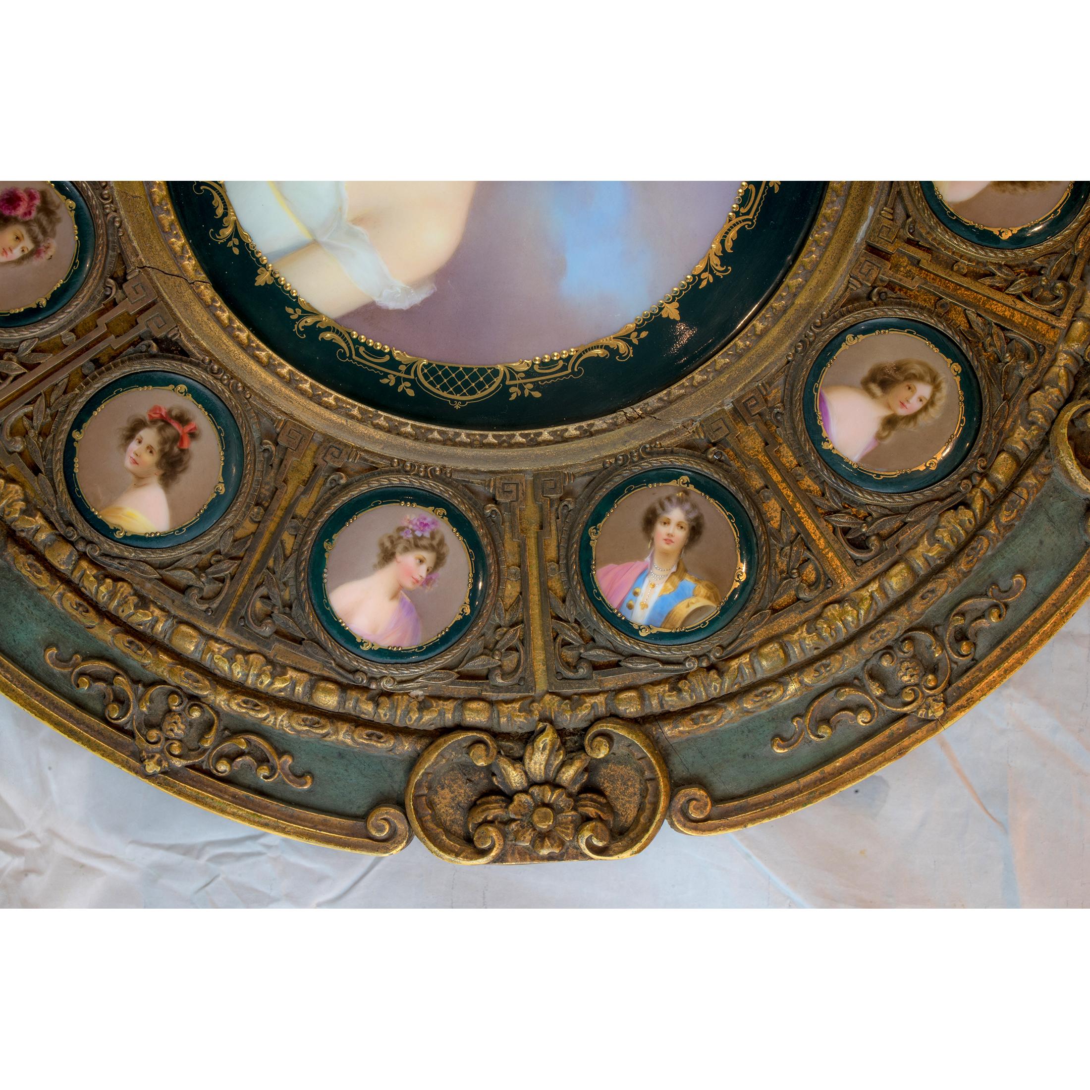 Ein majestätischer Salontisch aus Royal Vienna Porcelain mit Porträts (Vergoldet) im Angebot