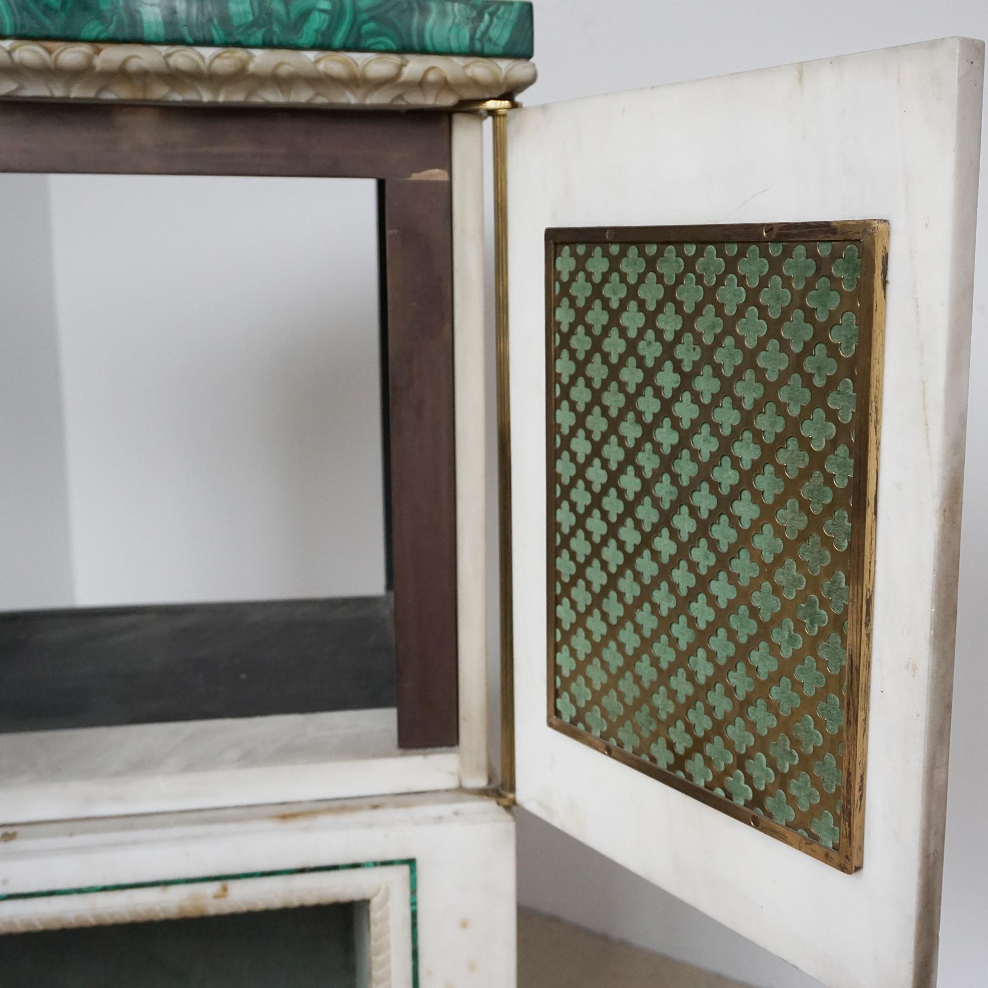 Un mobile anni '50 in malachite e marmo in vendita 11