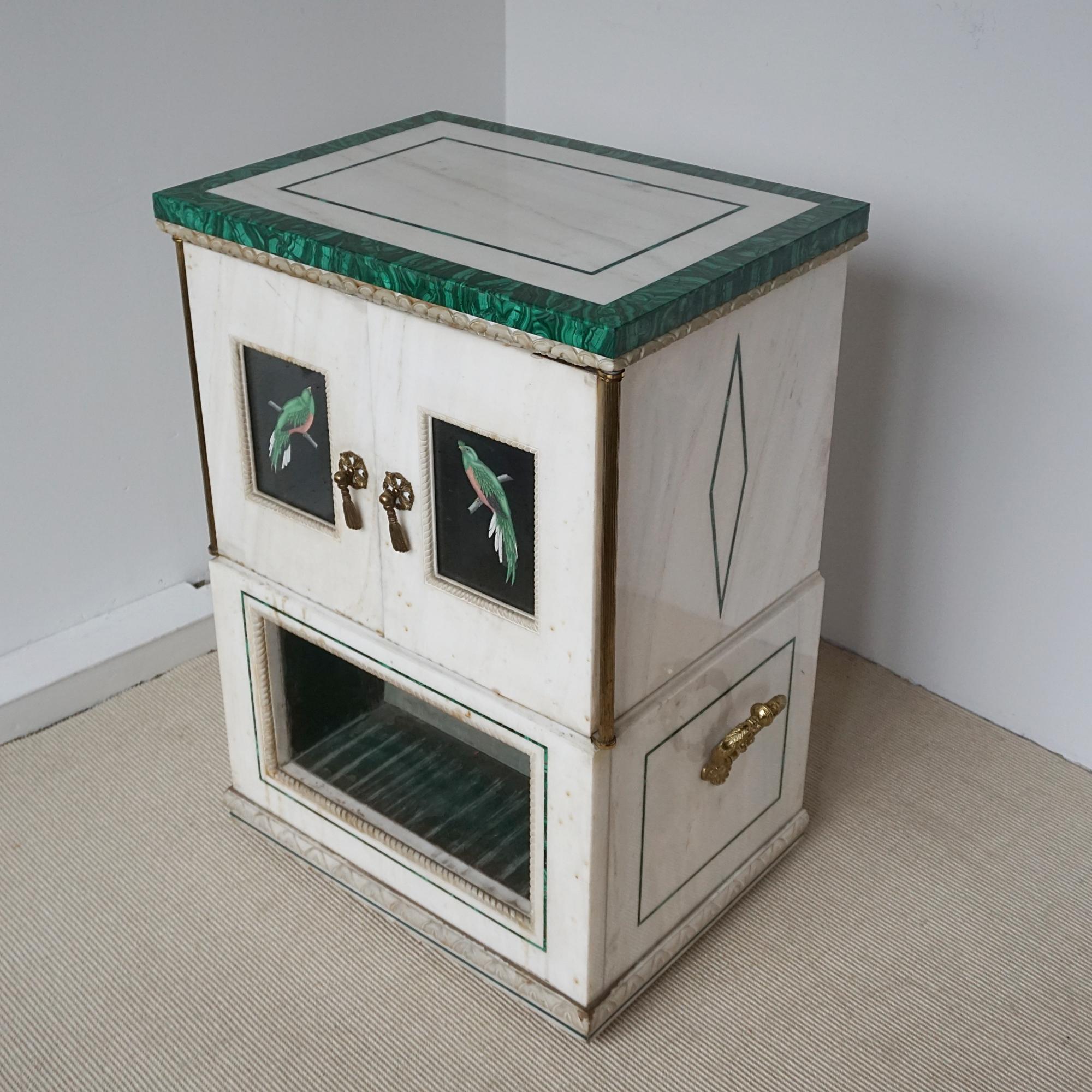 Un mobile anni '50 in malachite e marmo in vendita 4