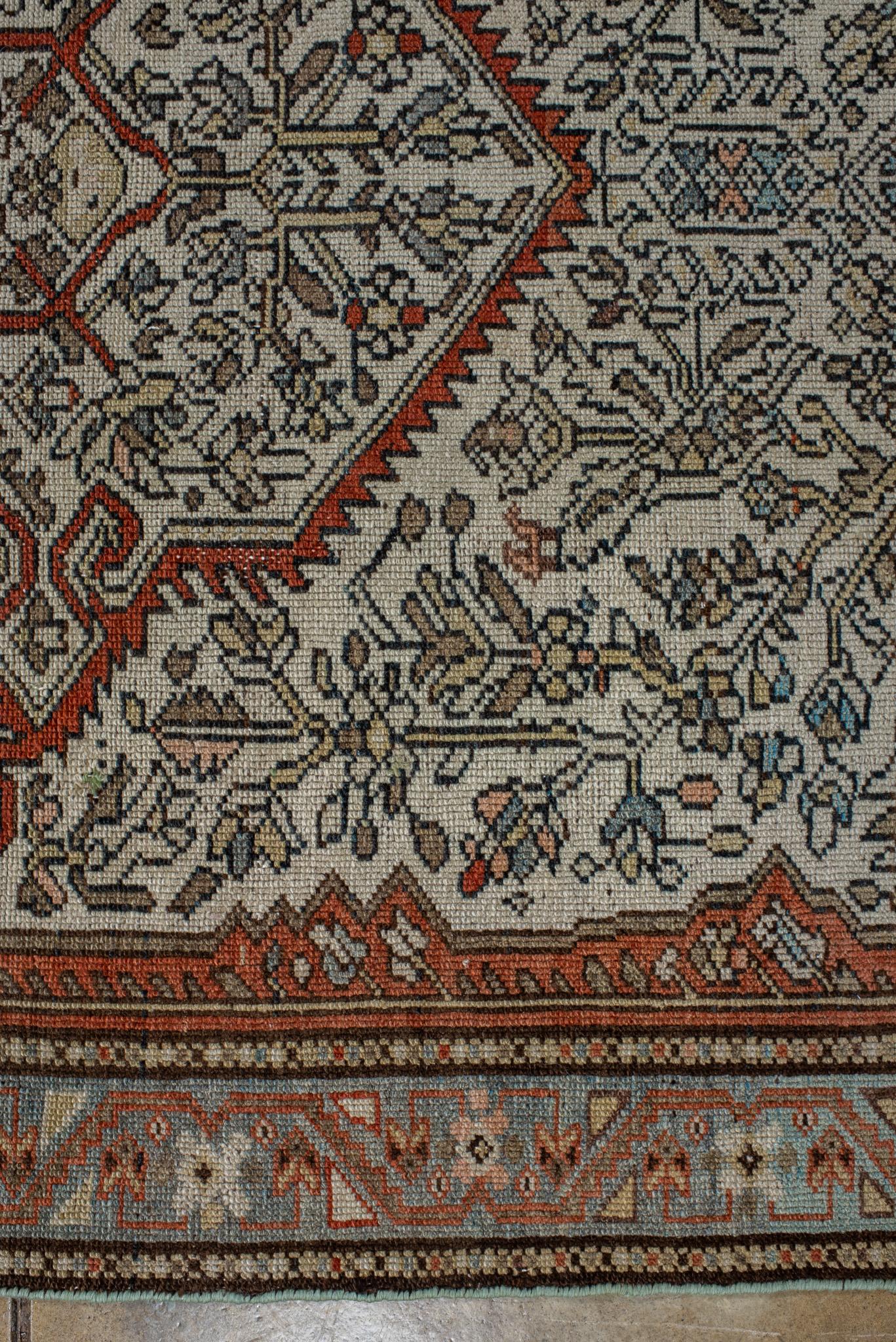 A Malayer Rug circa 1920 In Good Condition For Sale In Philadelphia, PA