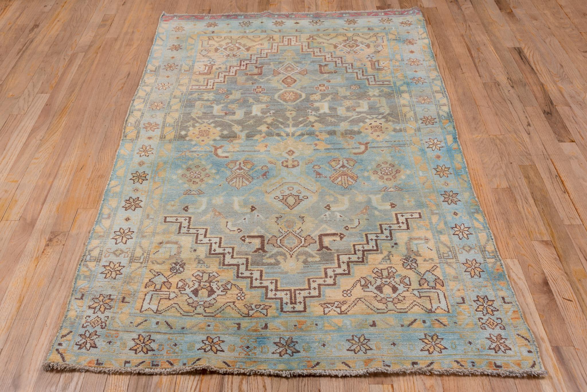 A Malayer Rug circa 1940. Handknotted with 100% wool yarn.