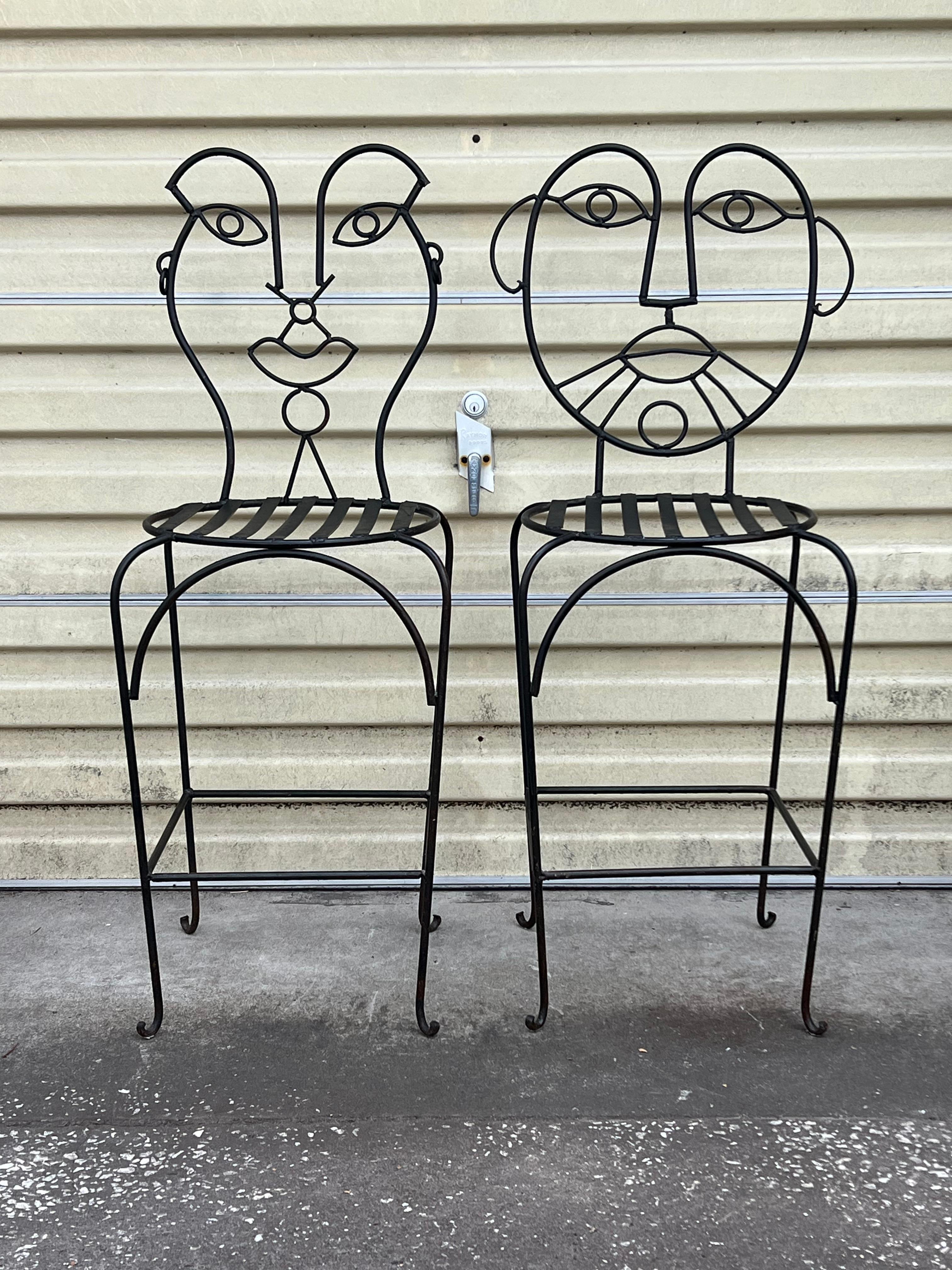 Pareja de sillas o taburetes de bar de hierro forjado pesado Hombre y Mujer inspirados en el Pop Art de John Risley, años 80

El banco complementario de dos plazas de hierro forjado Hombre y Mujer se ofrece por separado.  Véase la última foto. 

Las