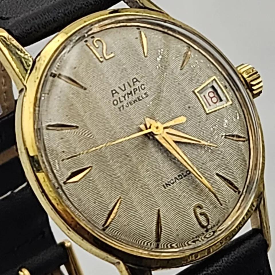 A Man's Vintage Swiss Avia Olympic Manual Wind Wristwatch 32mm Bon état - En vente à Kenley surrey, GB