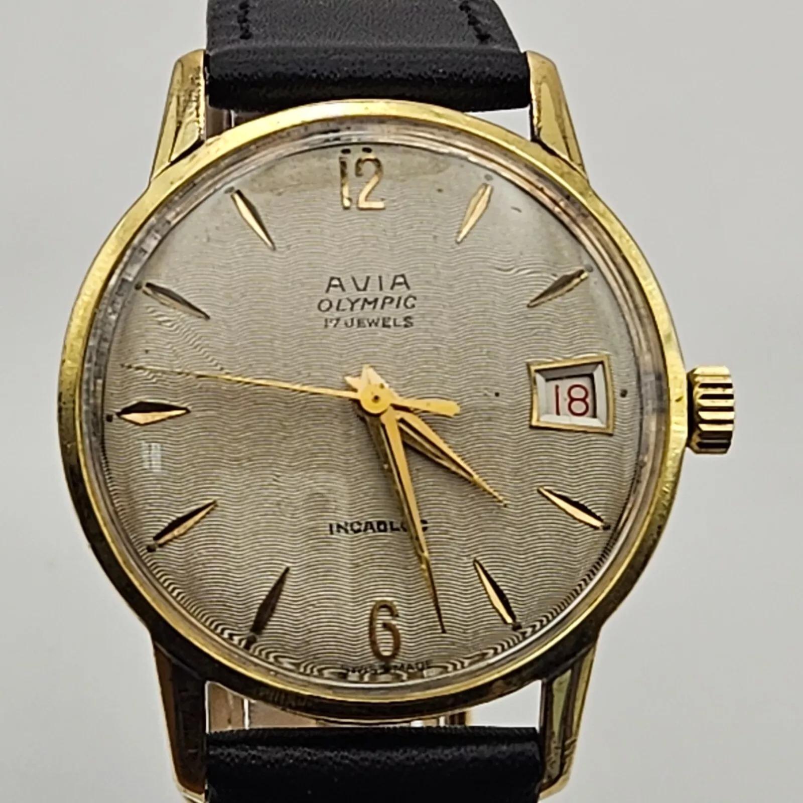 A Man's Vintage Swiss Avia Olympic Manual Wind Wristwatch 32mm en vente