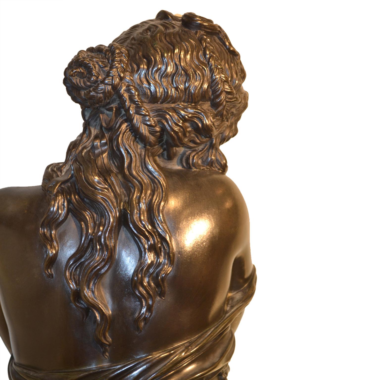 Base d'horloge en marbre et bronze doré montée sur un buste féminin classique en bronze en vente 3