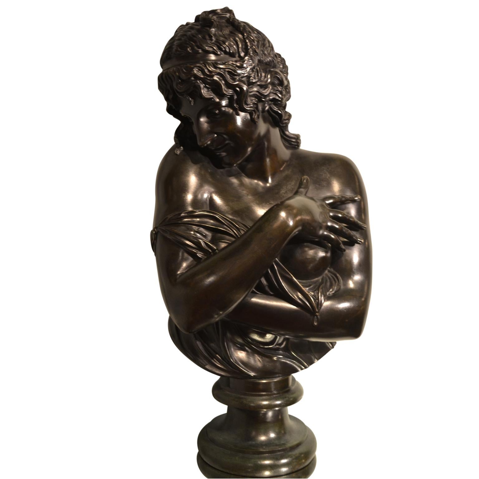Base d'horloge en marbre et bronze doré montée sur un buste féminin classique en bronze en vente 1