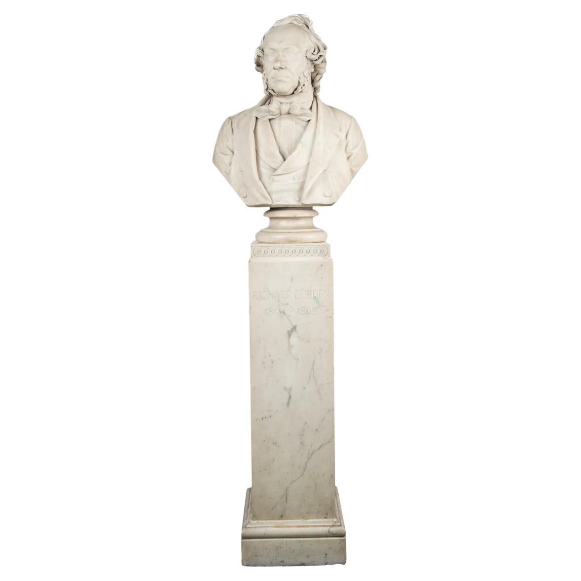 Busto in marmo su piedistallo di Richard Cobden di Richard Neville Burnard 1865