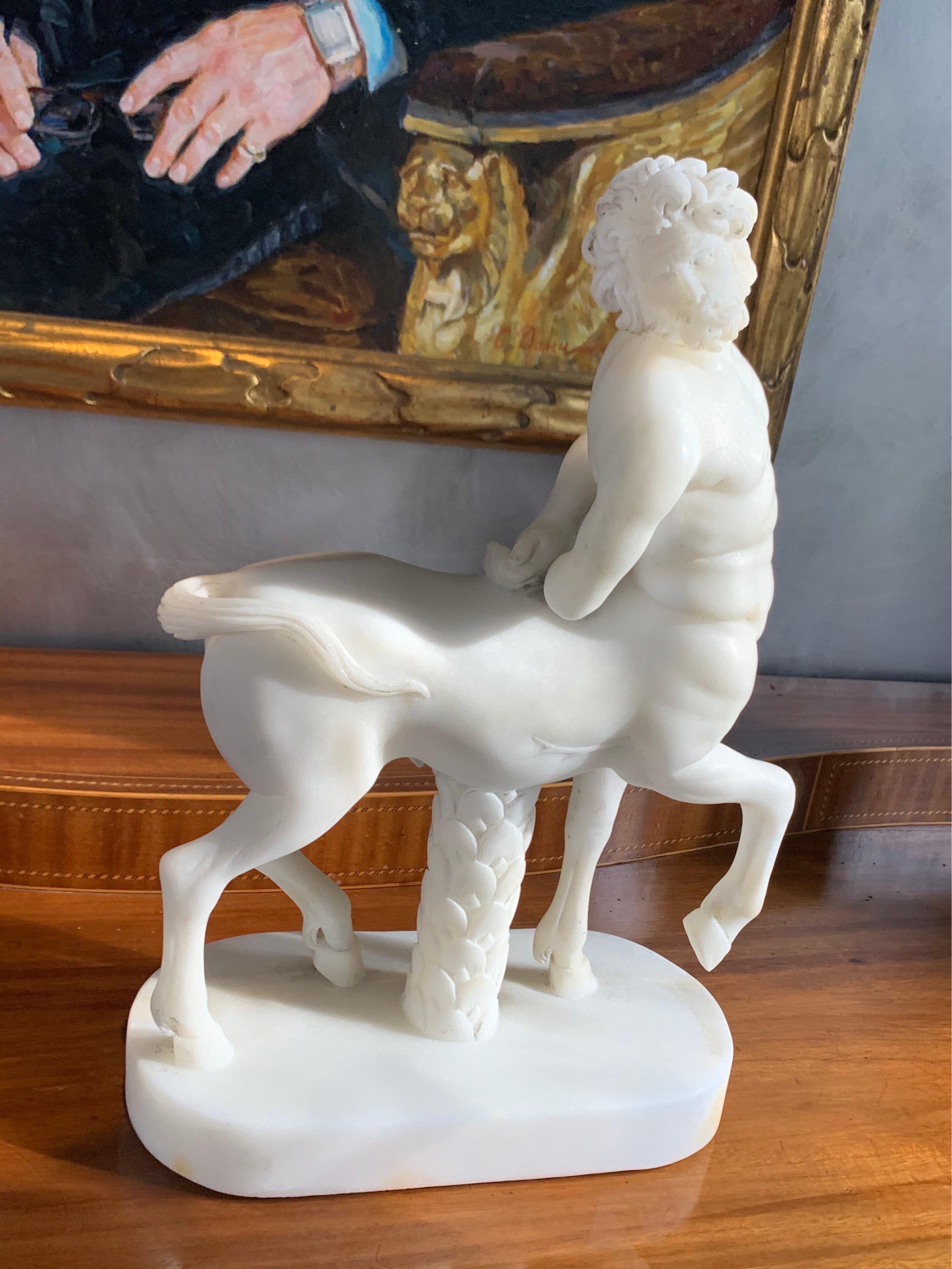 Scultura in marmo di un centauro in vendita 4