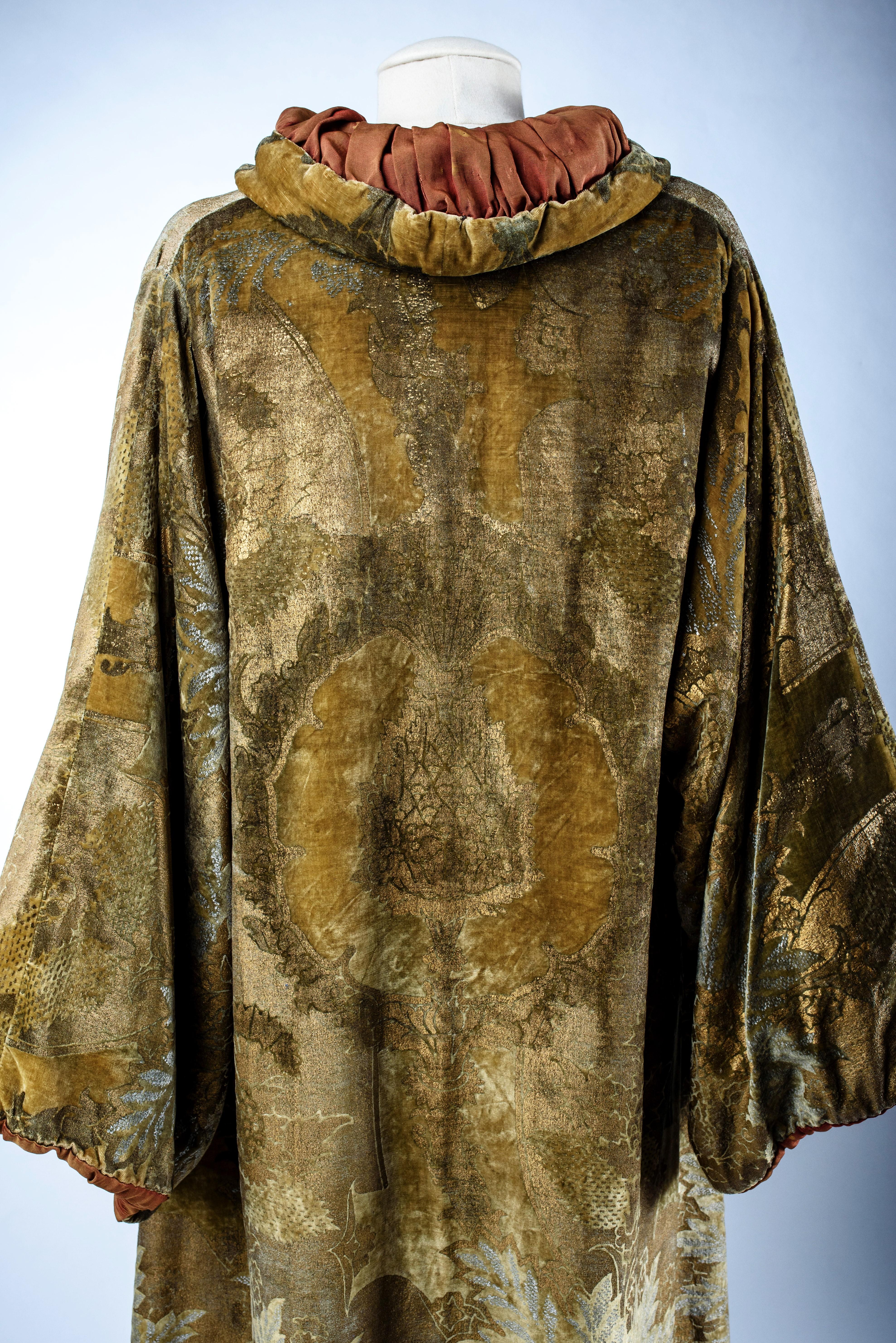 A Mariano Fortuny Gold and Silver Printed Velvet Evening Coat -Venice Circa 1925 7