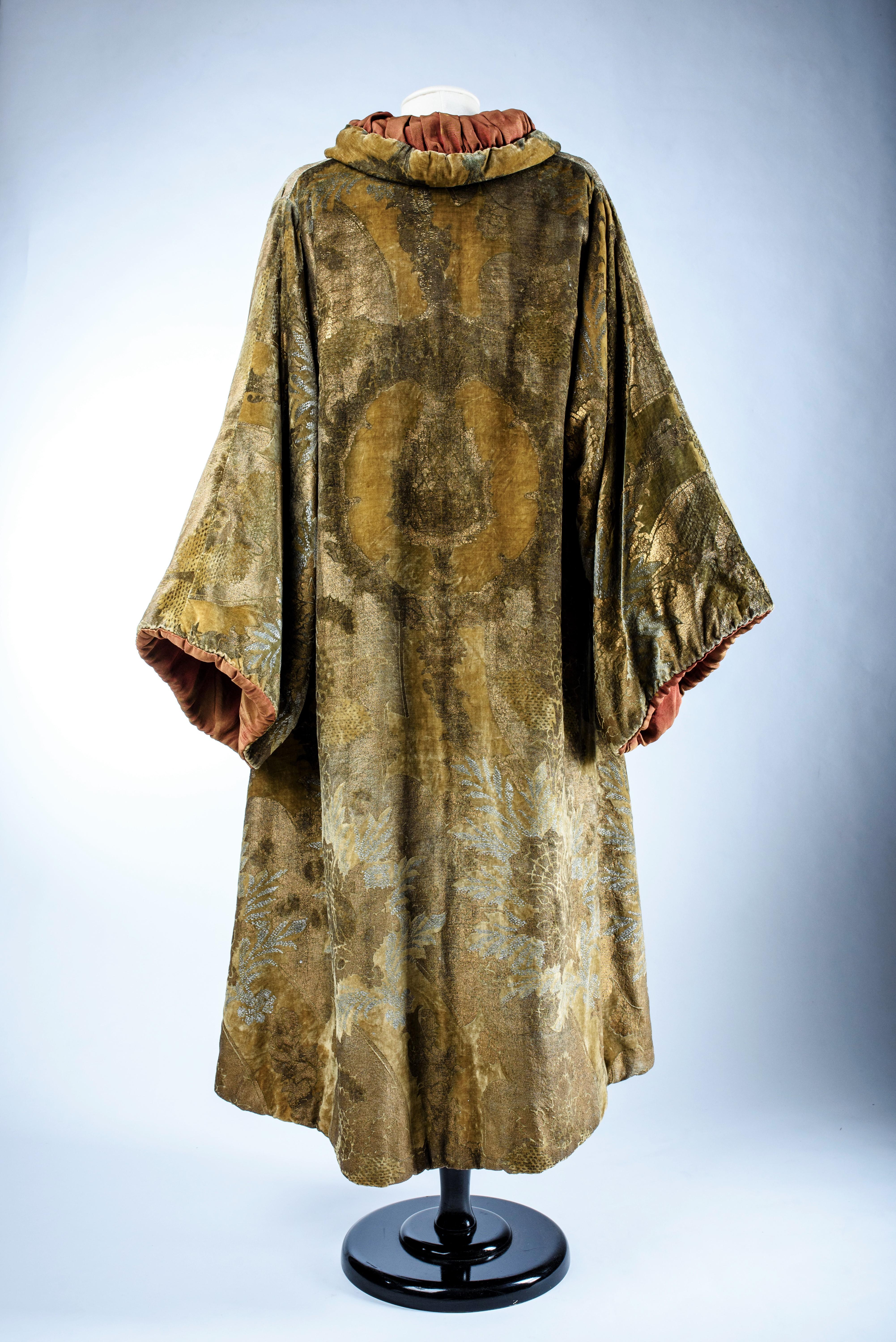A Mariano Fortuny Gold and Silver Printed Velvet Evening Coat -Venice Circa 1925 10