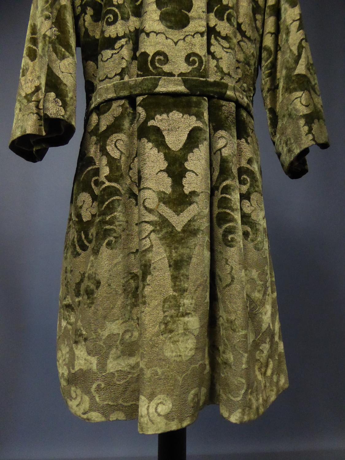 A Mariano Fortuny Gold Printed Velvet Evening Coat Italy Circa 1915/1925 In Excellent Condition In Toulon, FR