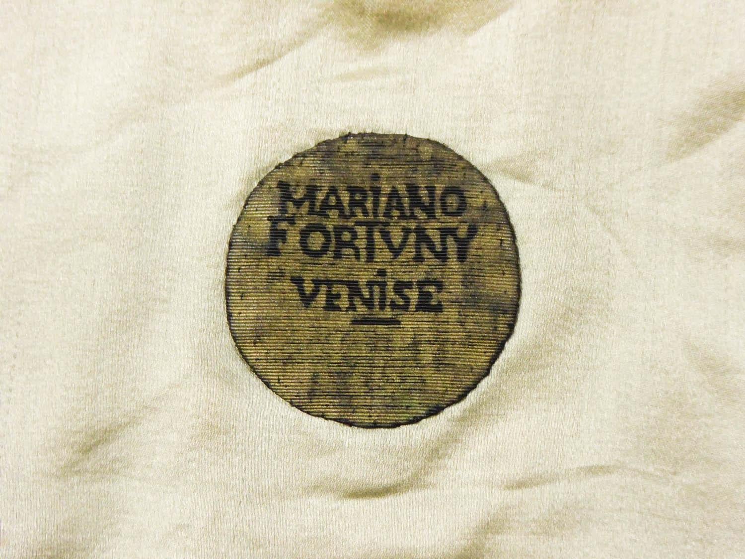 Ein Mariano Fortuny Velvet Gold bedruckter Kaftanmantel - Venedig um 1915/1925 im Zustand „Hervorragend“ in Toulon, FR