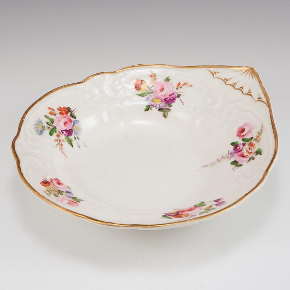 George III Plat en forme de coquille en porcelaine de Nantgarw marqué, vers 1820 en vente