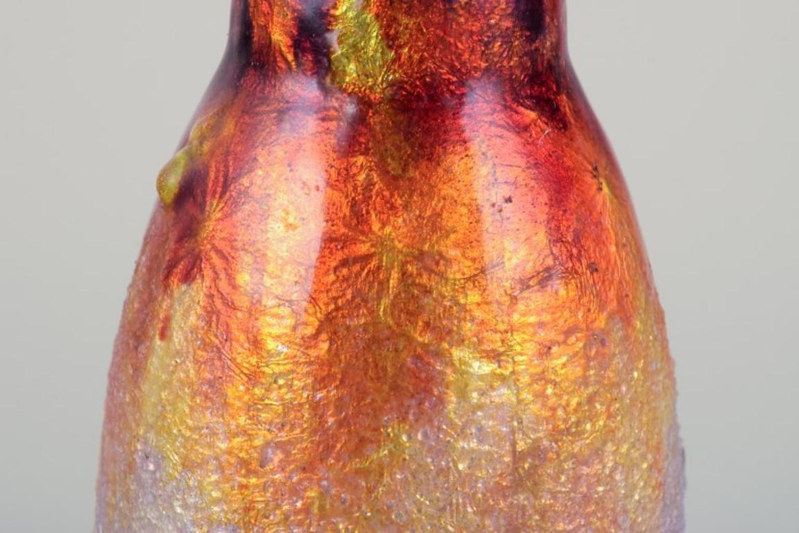 Metallo A. Marti per Limoges, Francia. Vaso in metallo con decorazione a smalto in vendita