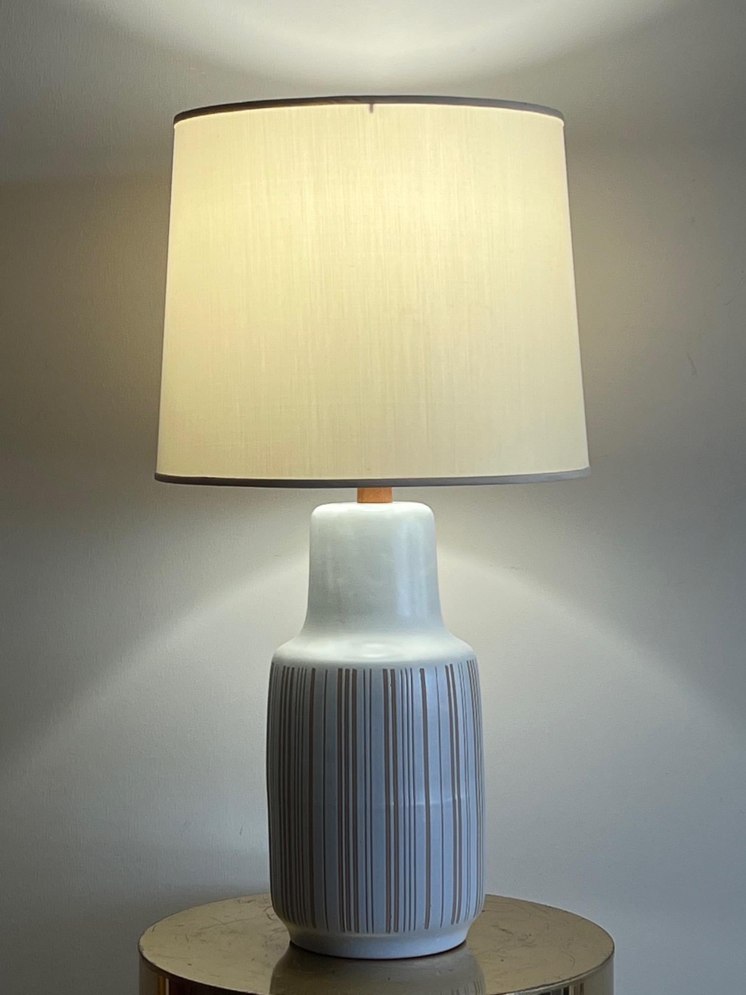 Mid-Century Modern Martz Lamp with Vertical Decoration, ca' 1960's For Sale