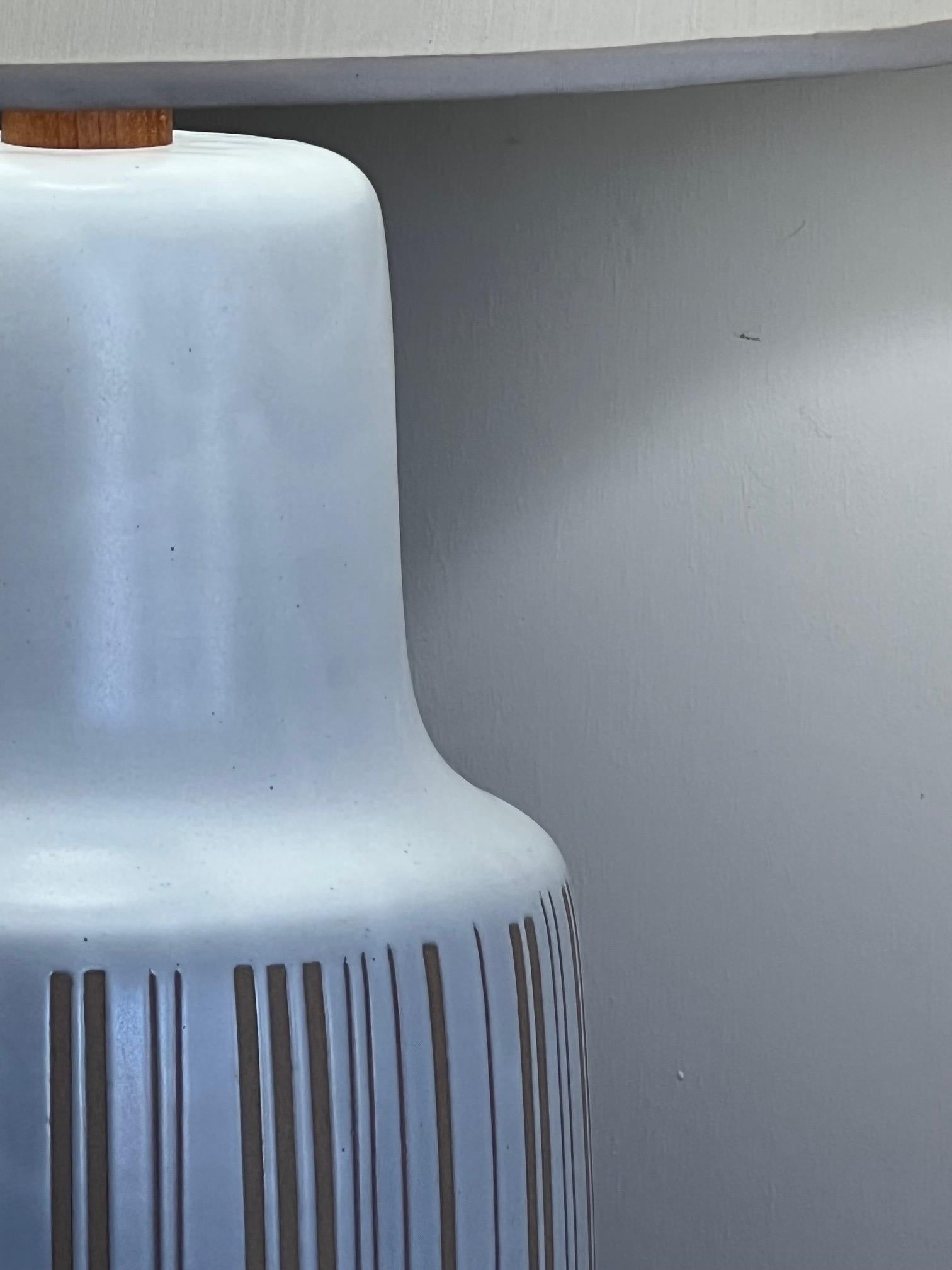 Milieu du XXe siècle Lampe Martz à décor vertical, vers les années 1960 en vente