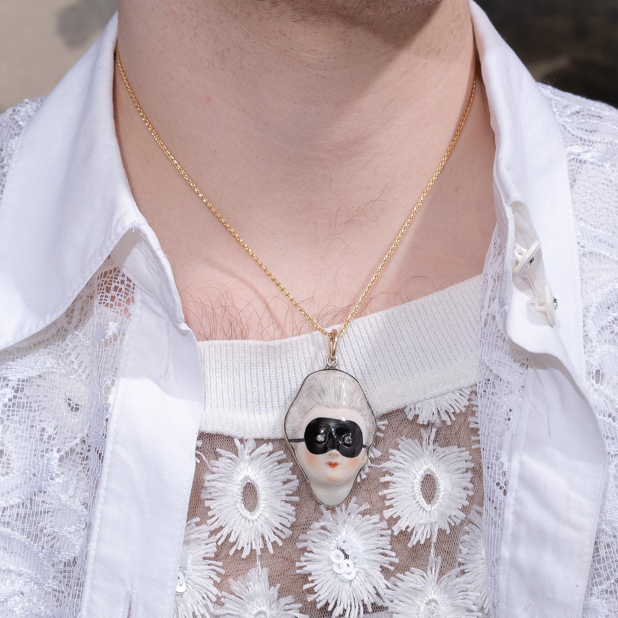 A Masked Lady Porcelain and Silver Gilt Pendant For Sale 2