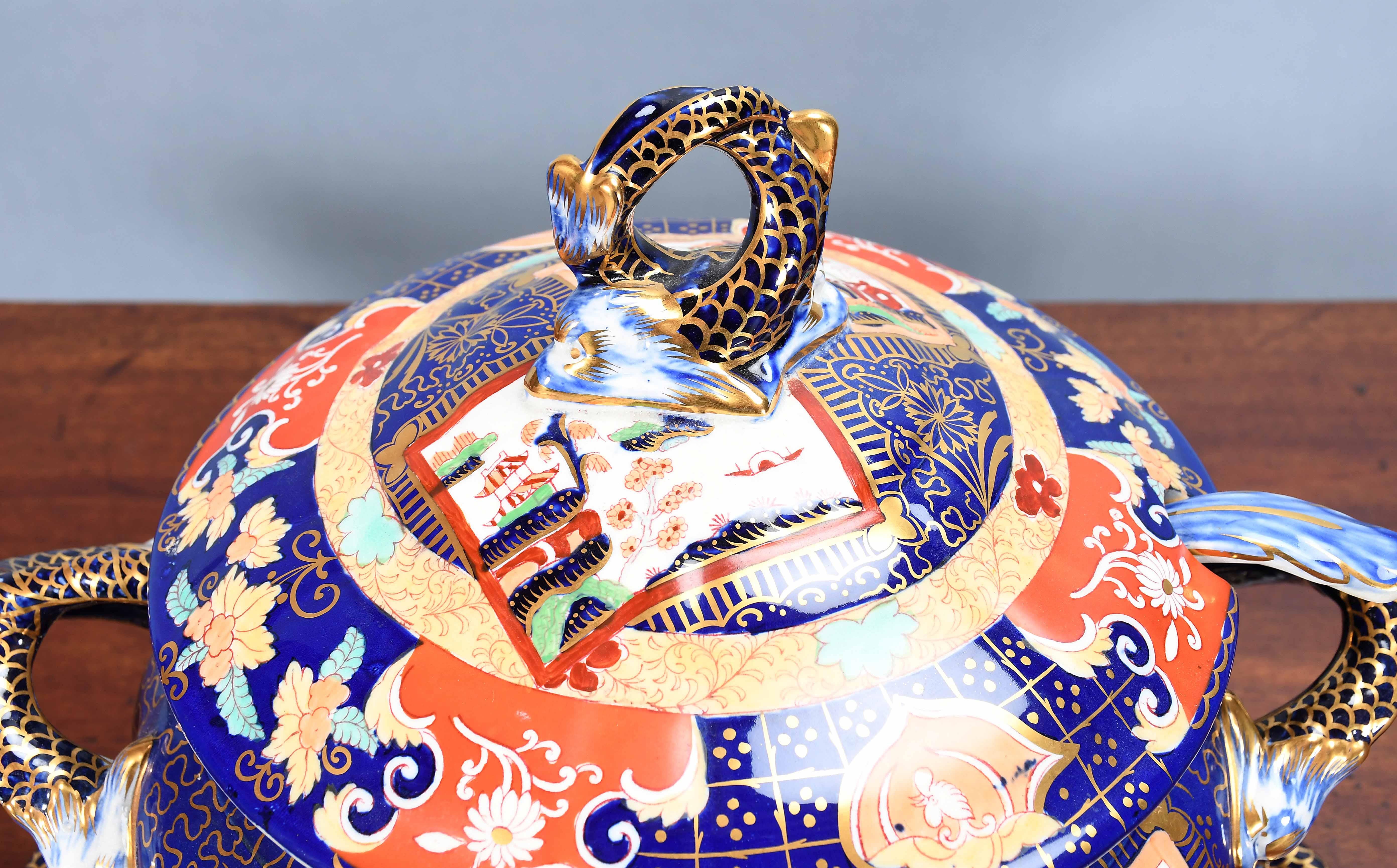 Mason's Ironstone-Suppenterrine mit Deckel, Ständer und Schöpfkelle im Zustand „Gut“ im Angebot in Harrodsburg, KY