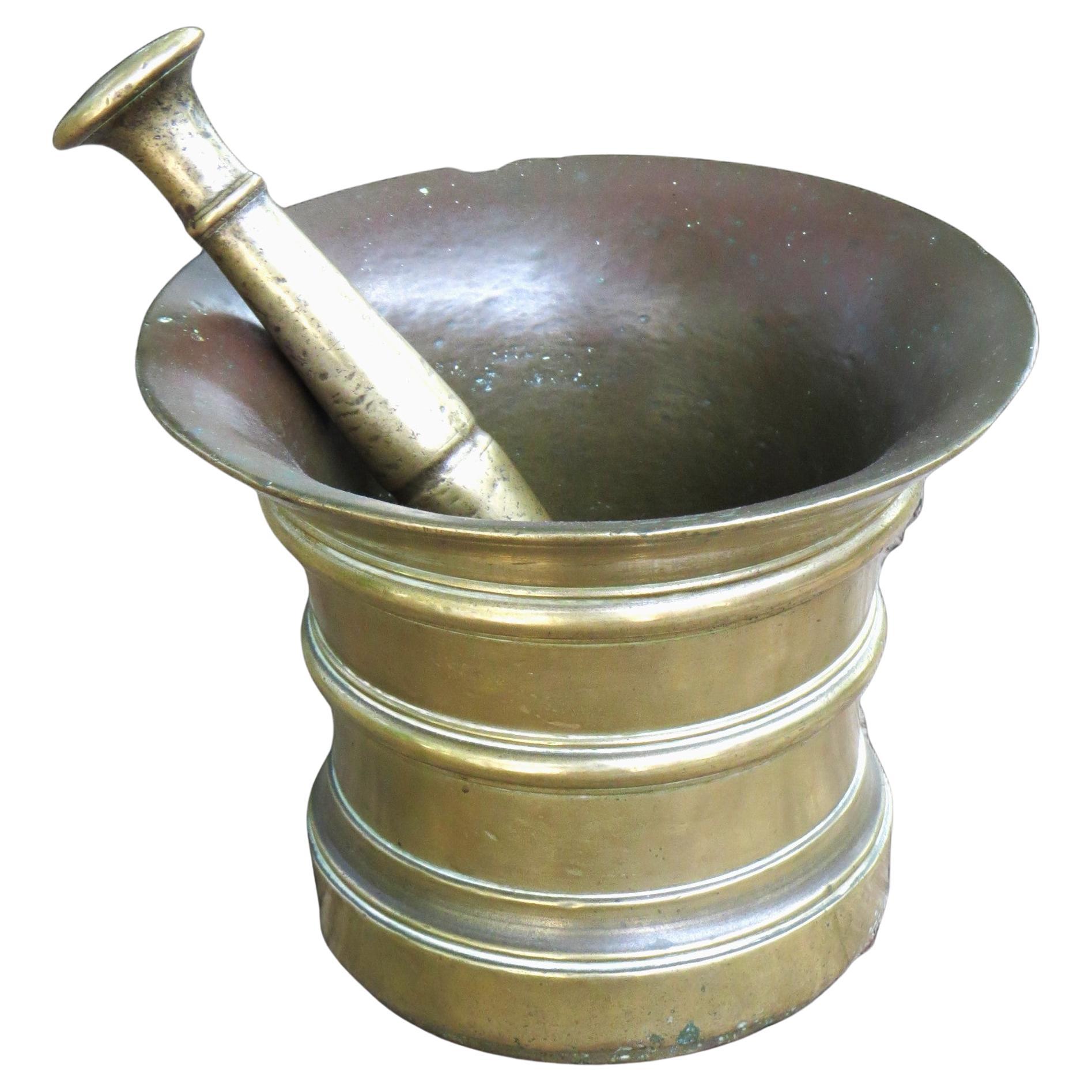 Massiver Bronze-Mörser und -Stößel aus dem frühen 18. Jahrhundert, Niederlande CIRCA 1700 im Angebot
