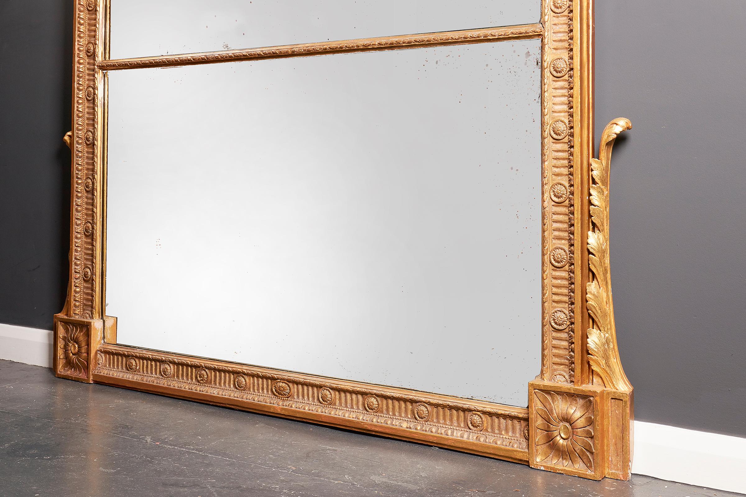 Grand miroir en bois doré George III de la fin du 18e siècle Bon état - En vente à Petworth, West Sussex