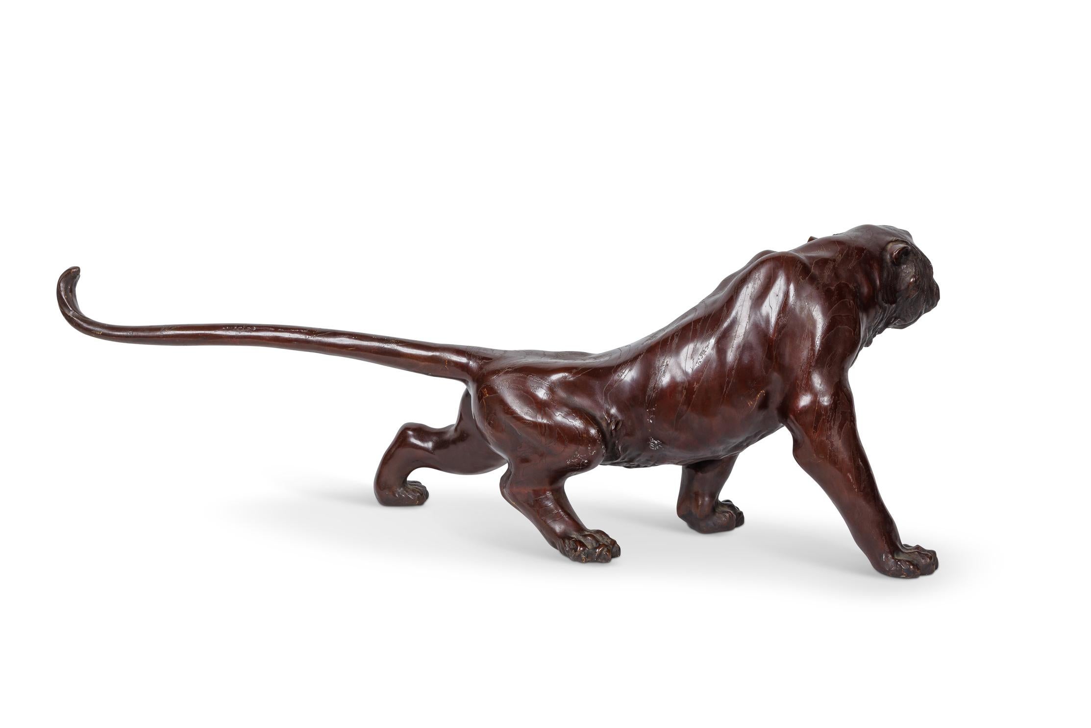 Massive japanische patinierte Bronzeskulptur eines Tigers aus der Meiji-Periode im Zustand „Gut“ in New York, NY