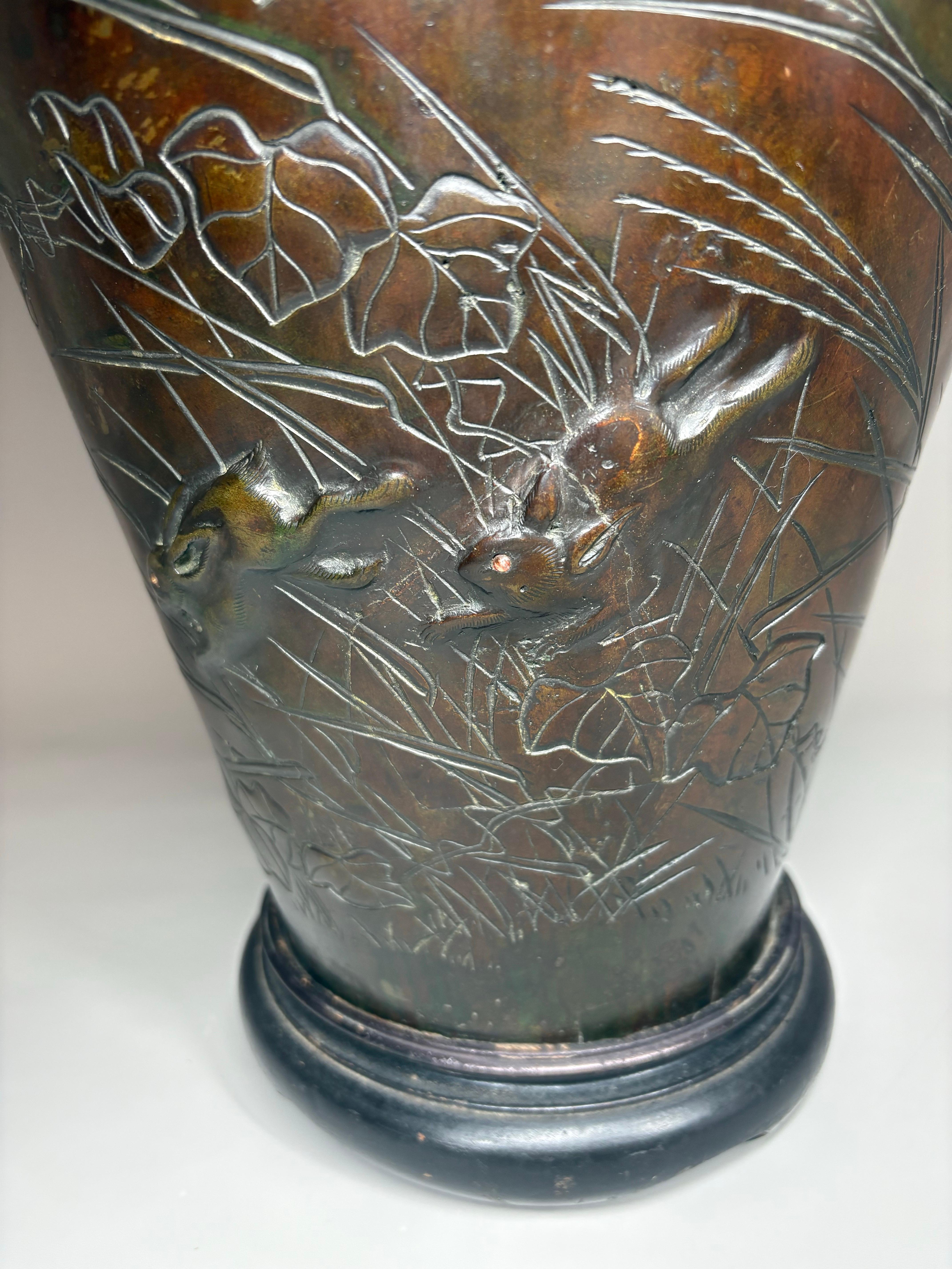 Vase / lampe japonais en bronze massif de l'ère Meiji (1868-1912) avec motif d'aigle en vente 5