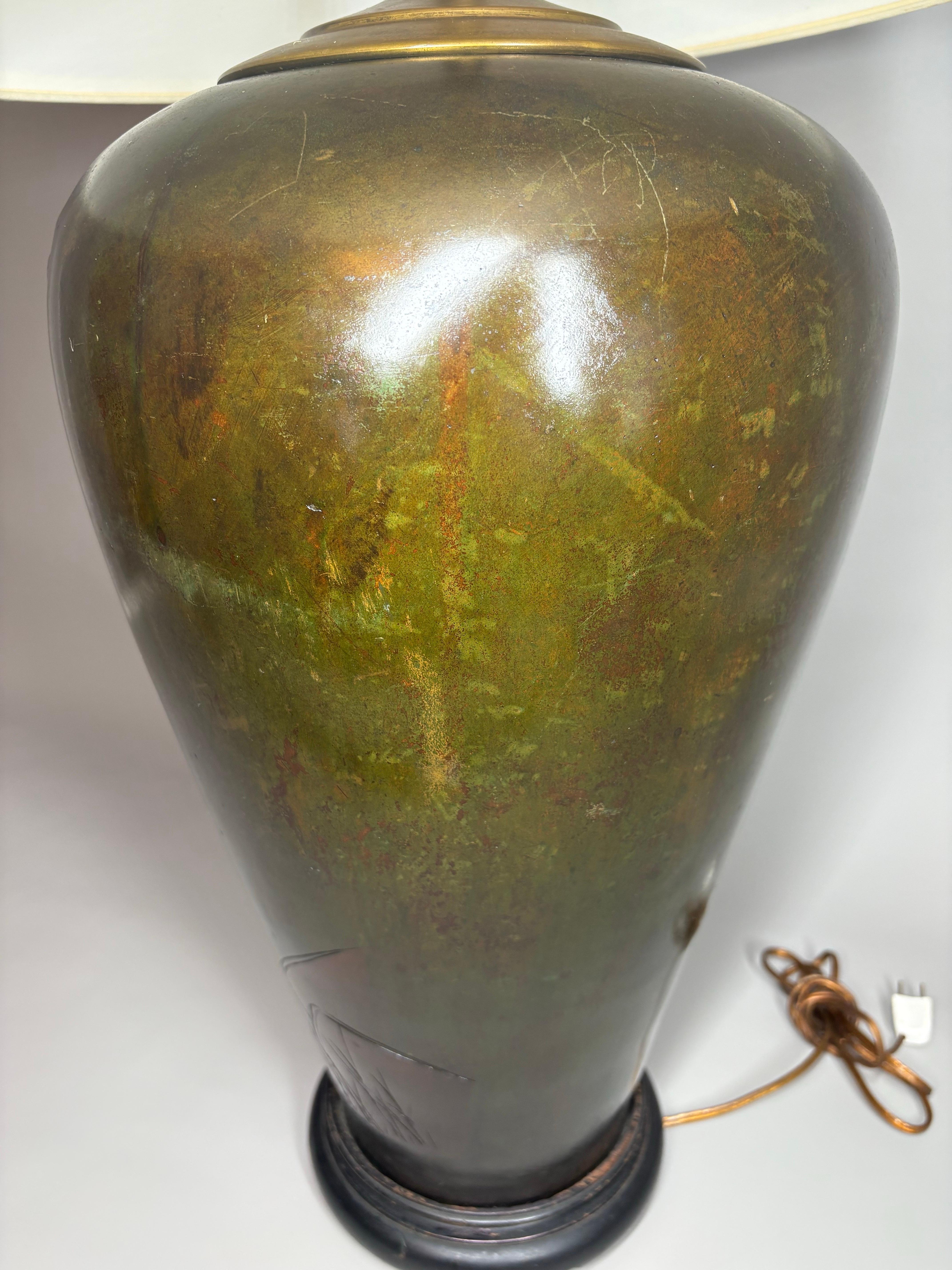 Vase / lampe japonais en bronze massif de l'ère Meiji (1868-1912) avec motif d'aigle en vente 10